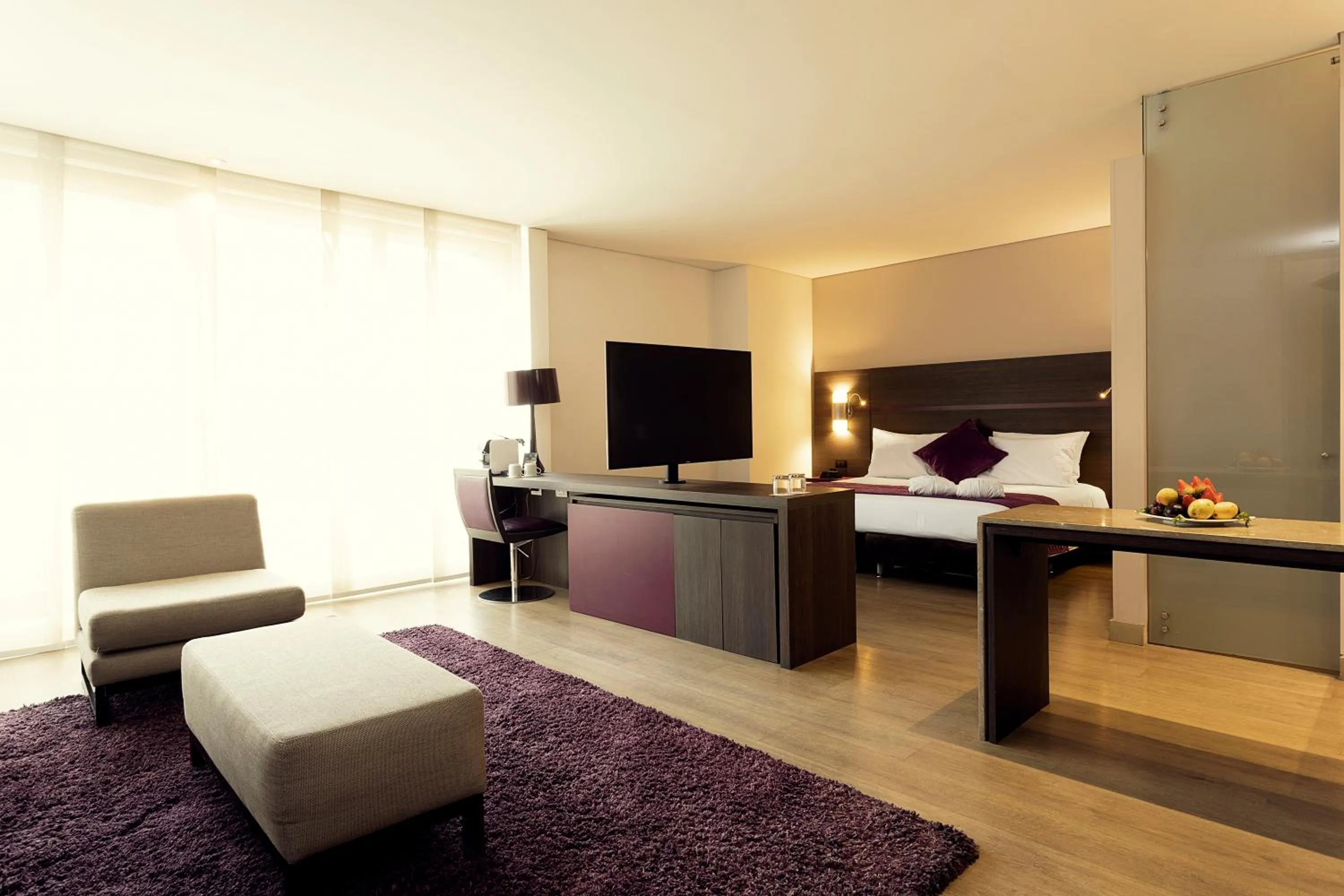 Living room, Bed in Mercure Bogota BH Zona Financiera