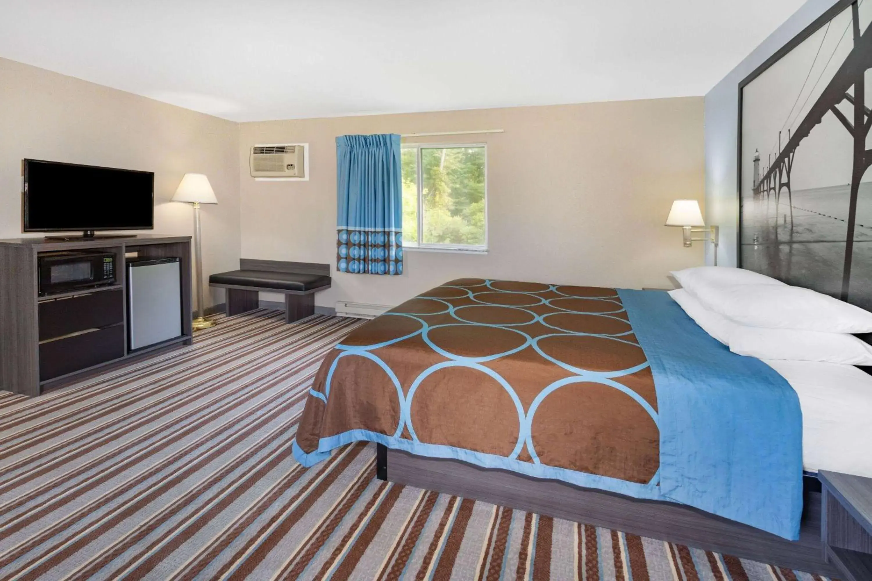 Photo of the whole room, Bed in Super 8 by Wyndham Marysville/Port Huron Area Photo of the whole room, Bed in Super 8 by Wyndham Marysville/Port Huron Area