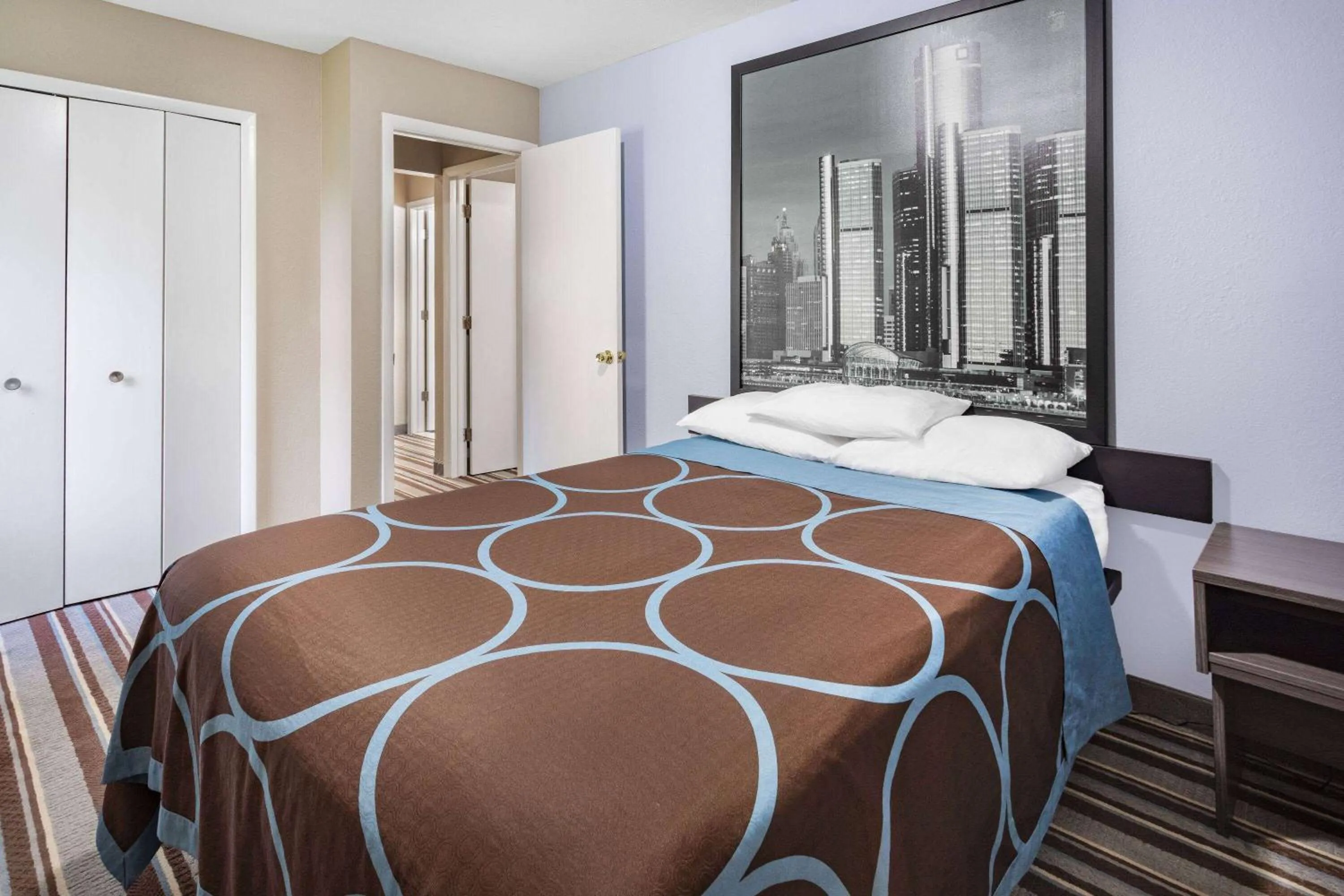 Bed in Super 8 by Wyndham Marysville/Port Huron Area