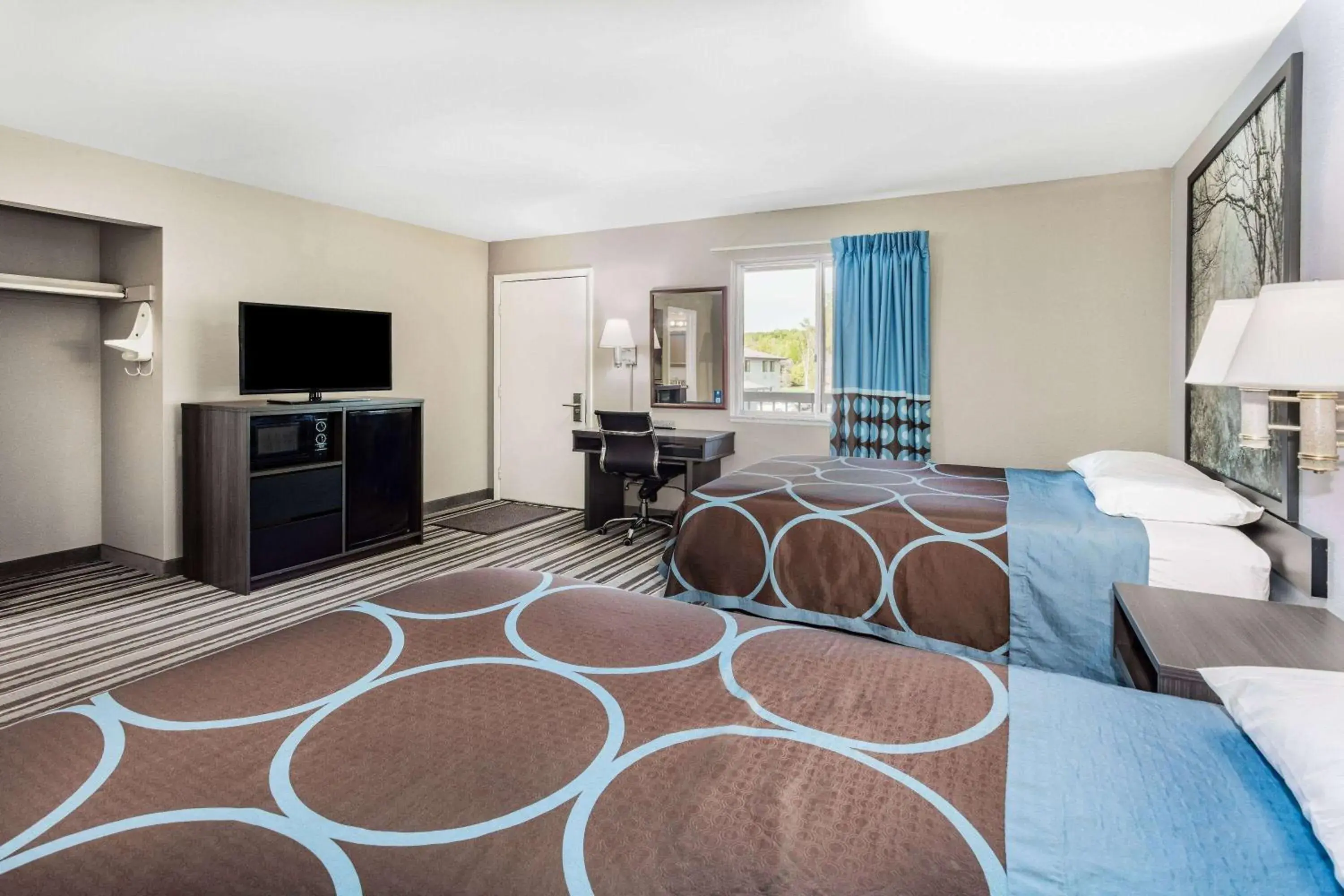 Photo of the whole room in Super 8 by Wyndham Marysville/Port Huron Area Photo of the whole room in Super 8 by Wyndham Marysville/Port Huron Area