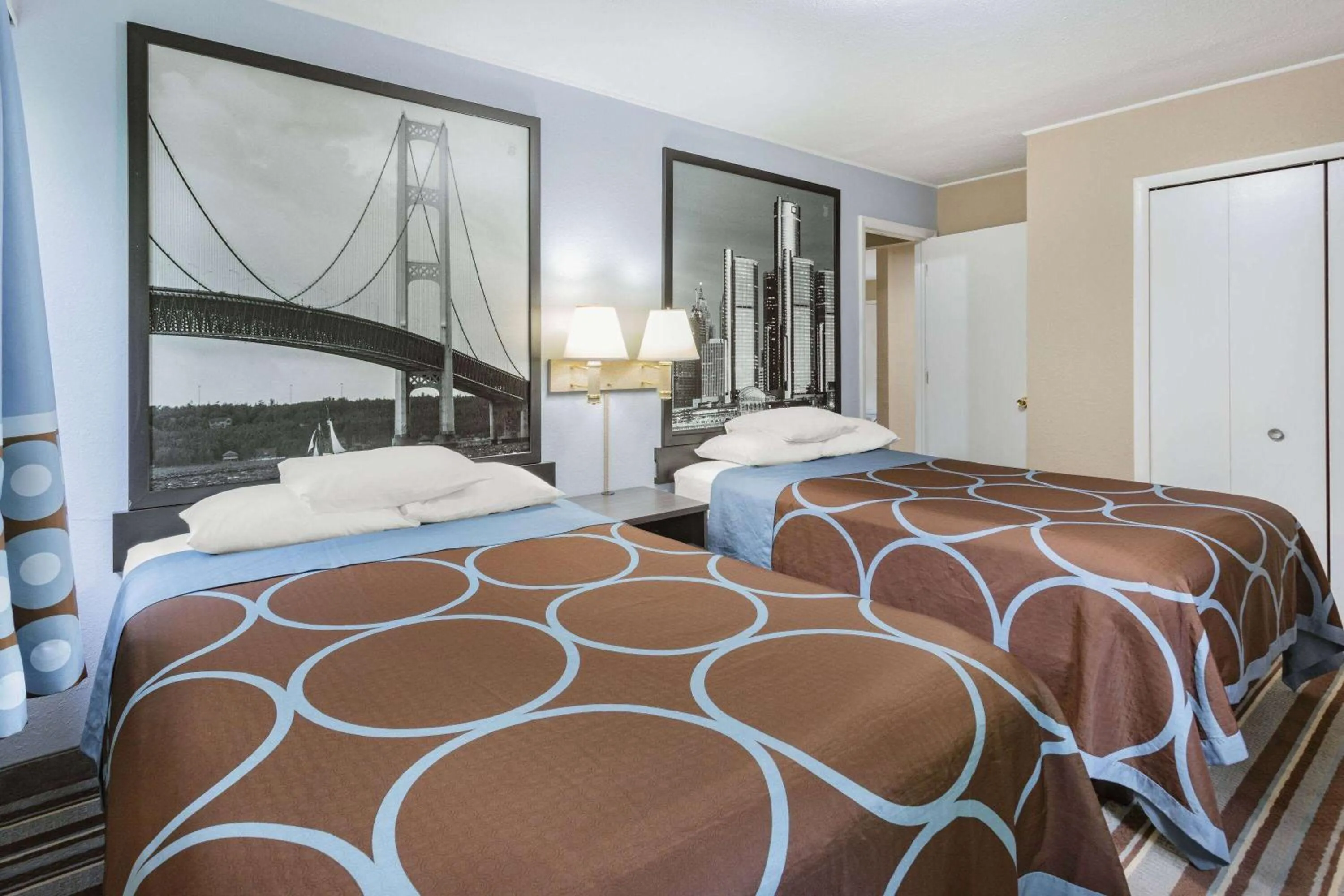 Bed in Super 8 by Wyndham Marysville/Port Huron Area