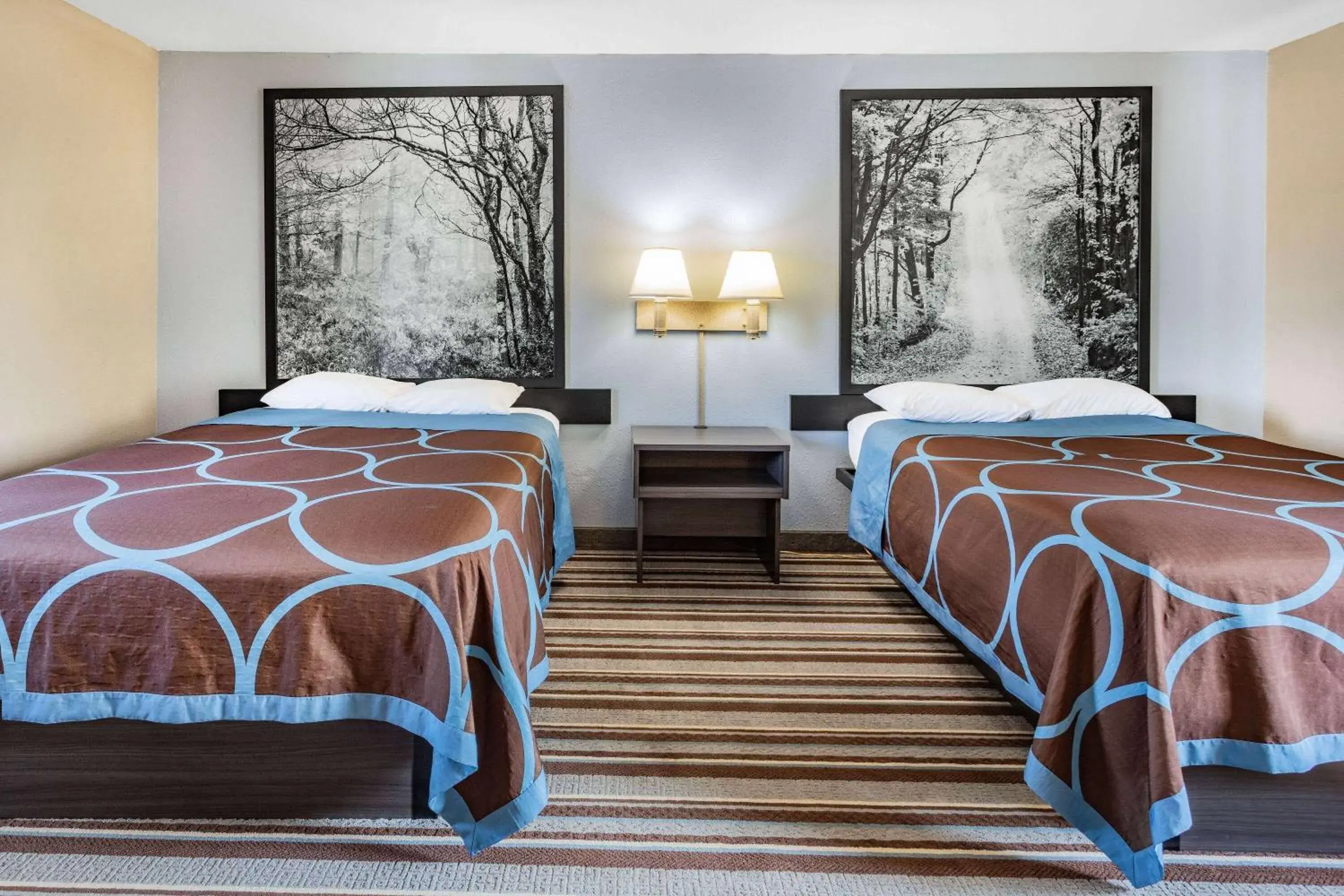 Photo of the whole room, Bed in Super 8 by Wyndham Marysville/Port Huron Area Photo of the whole room, Bed in Super 8 by Wyndham Marysville/Port Huron Area