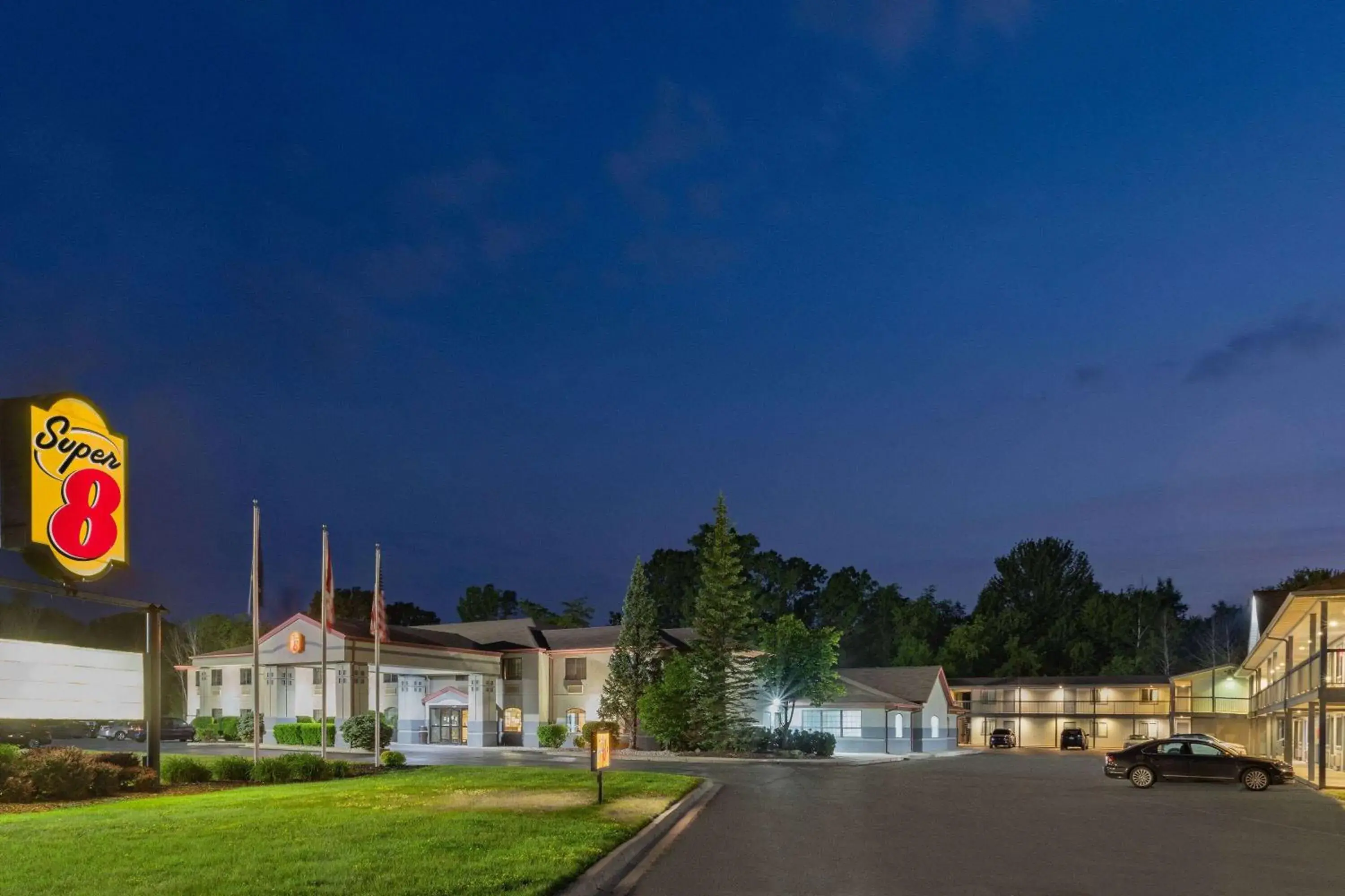 Property building in Super 8 by Wyndham Marysville/Port Huron Area Property building in Super 8 by Wyndham Marysville/Port Huron Area