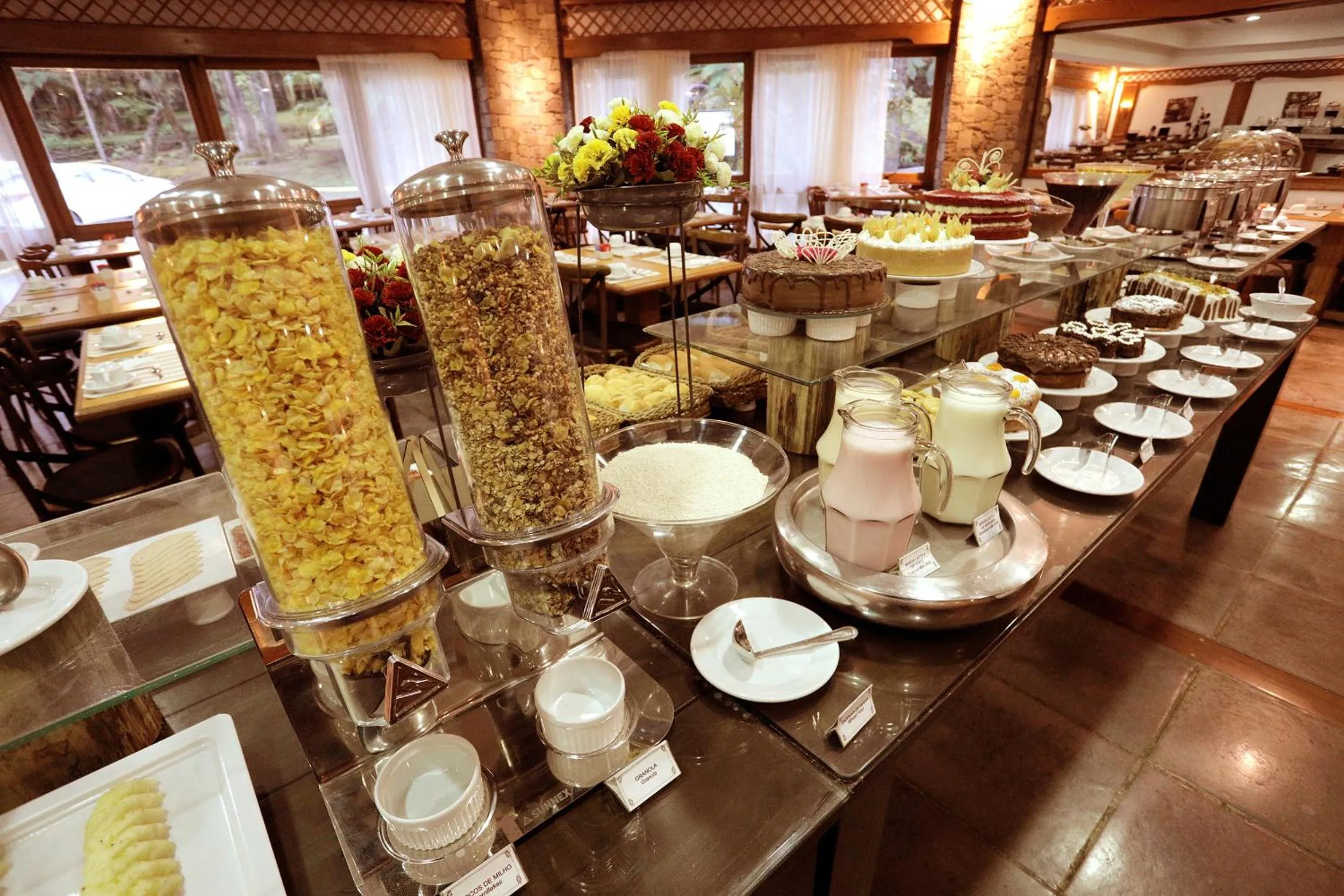 Restaurant/places to eat in Tri Hotel