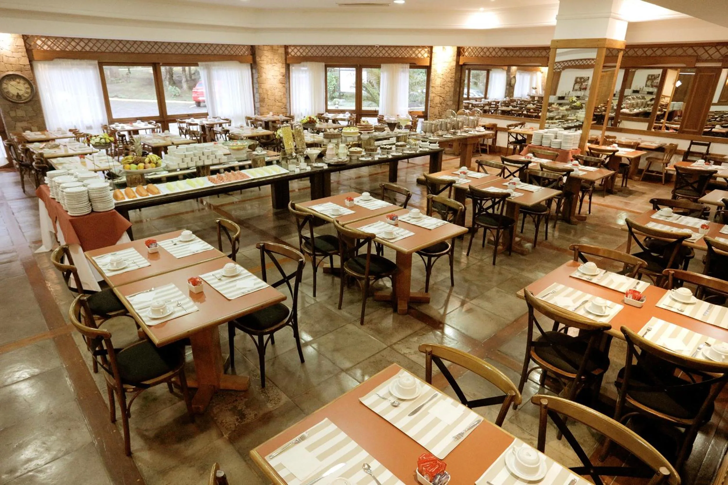 Restaurant/places to eat in Tri Hotel