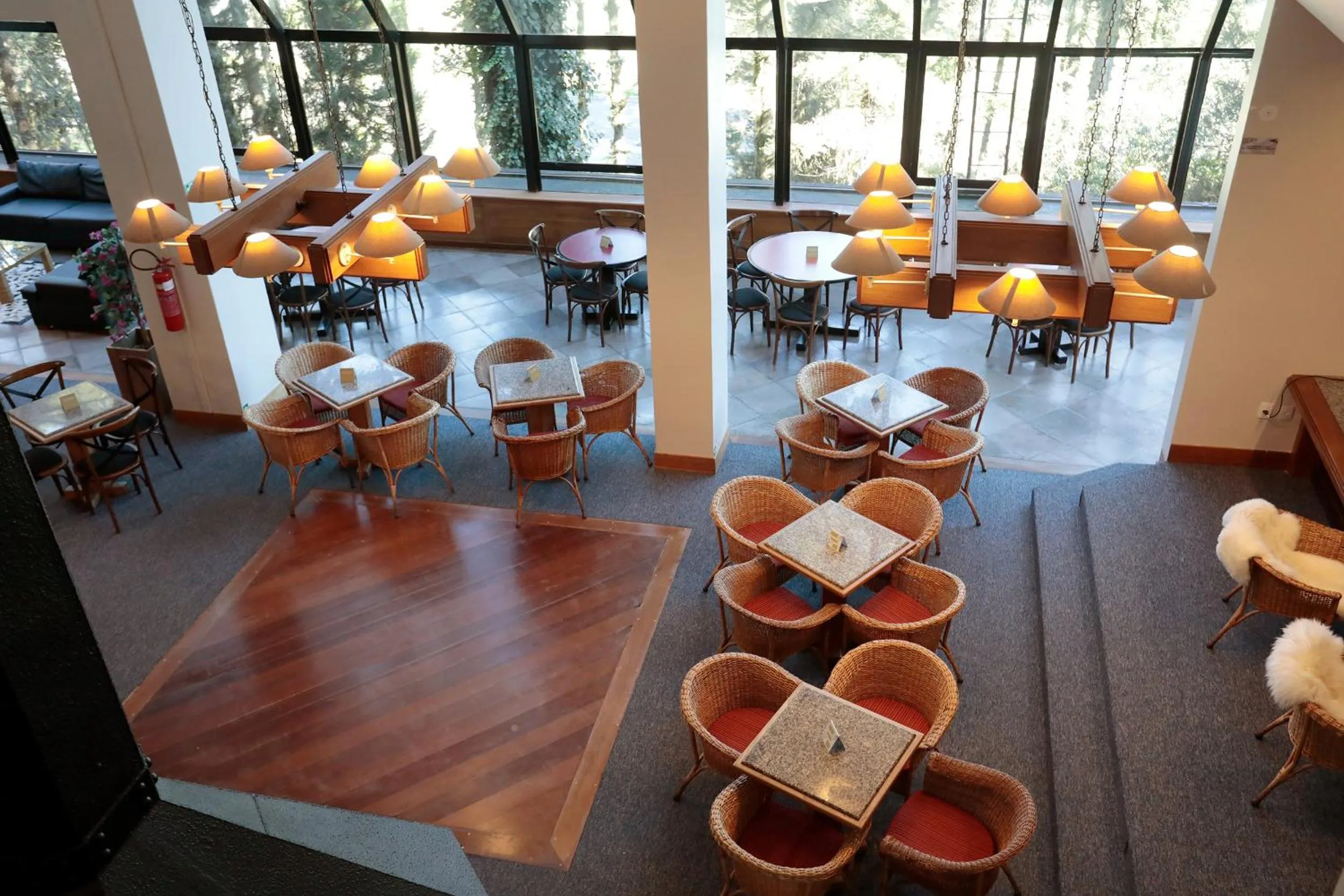 Restaurant/places to eat in Tri Hotel