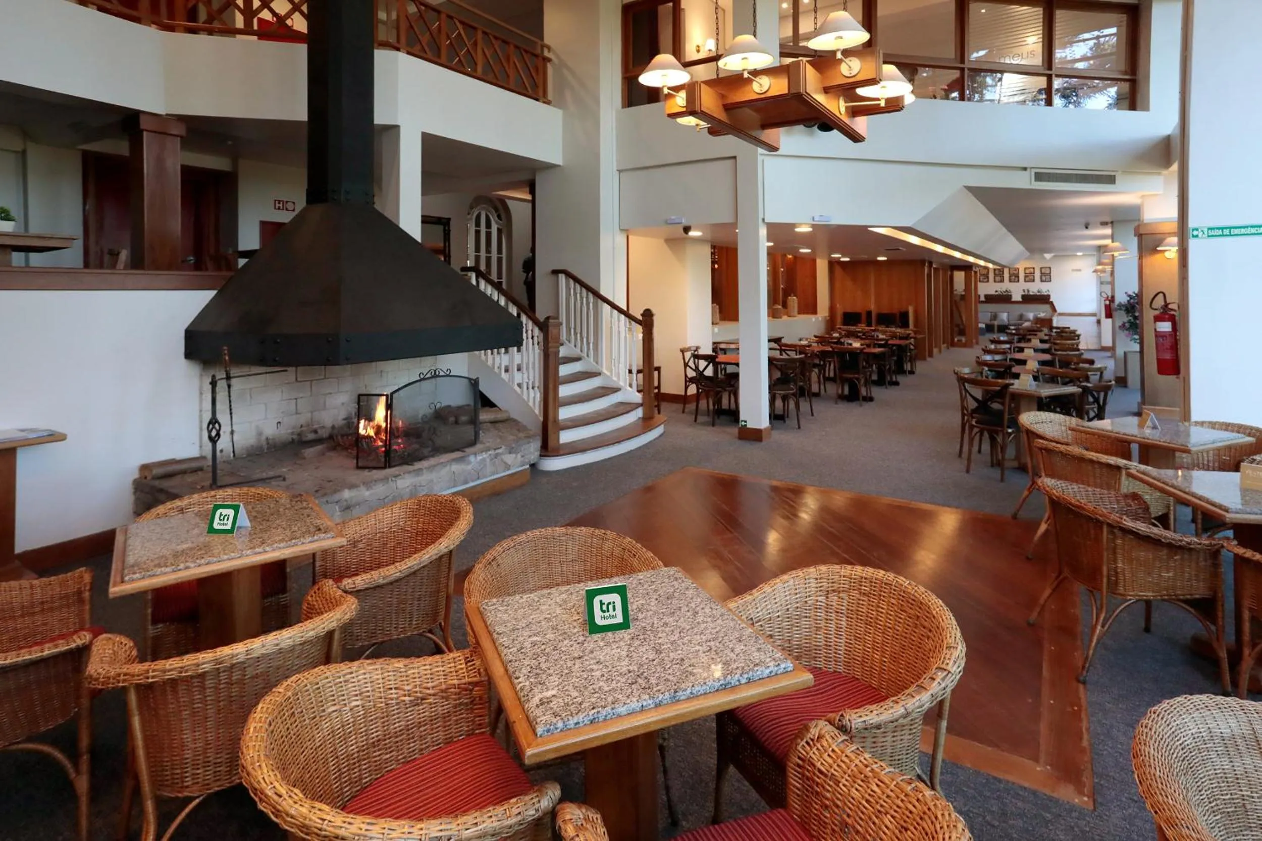 Restaurant/places to eat in Tri Hotel