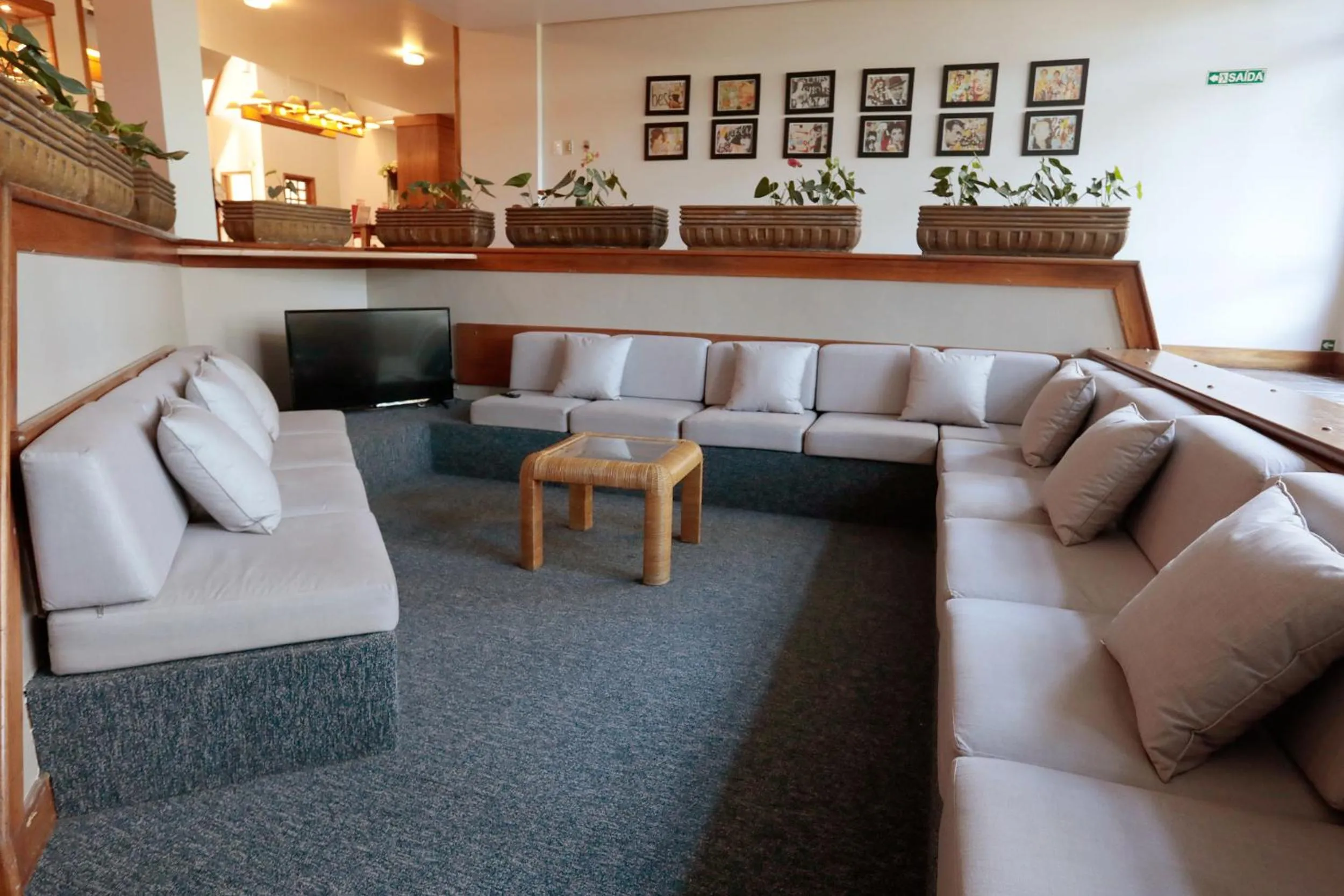 Communal lounge/ TV room in Tri Hotel