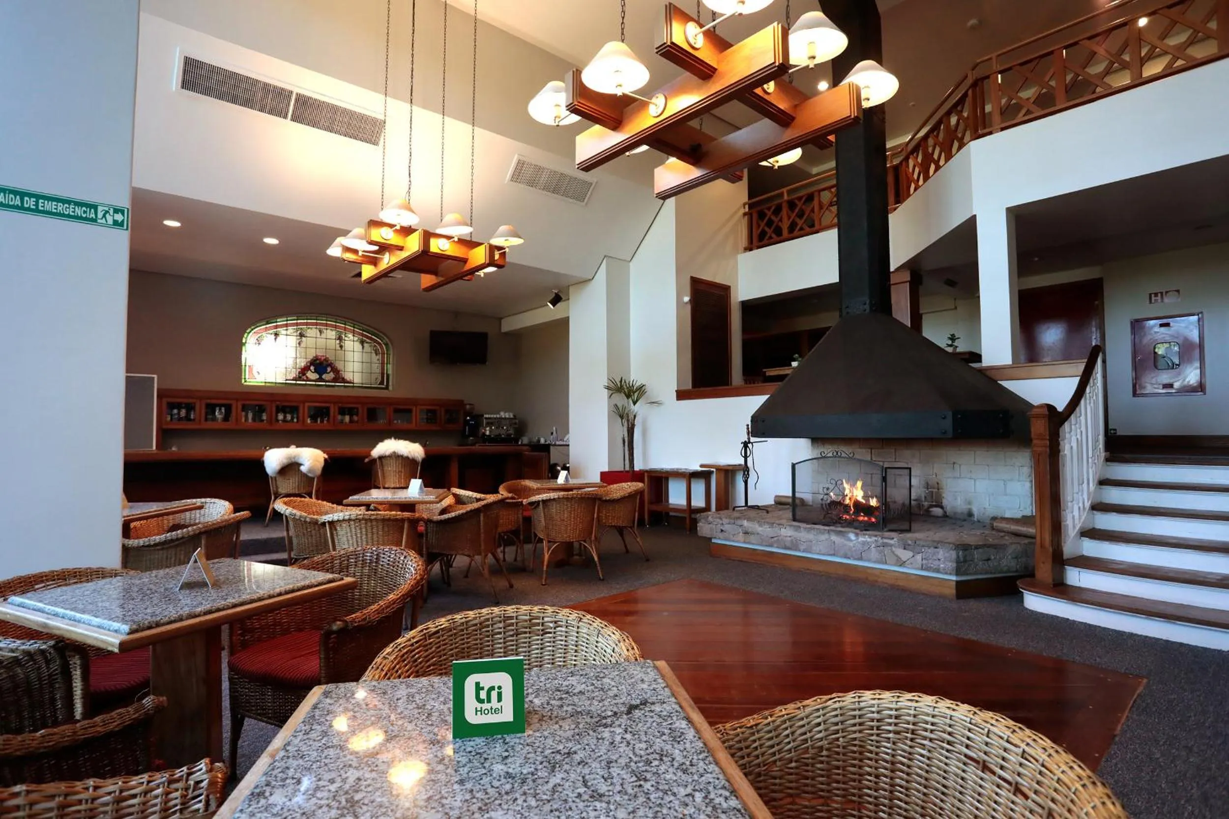 Restaurant/places to eat in Tri Hotel