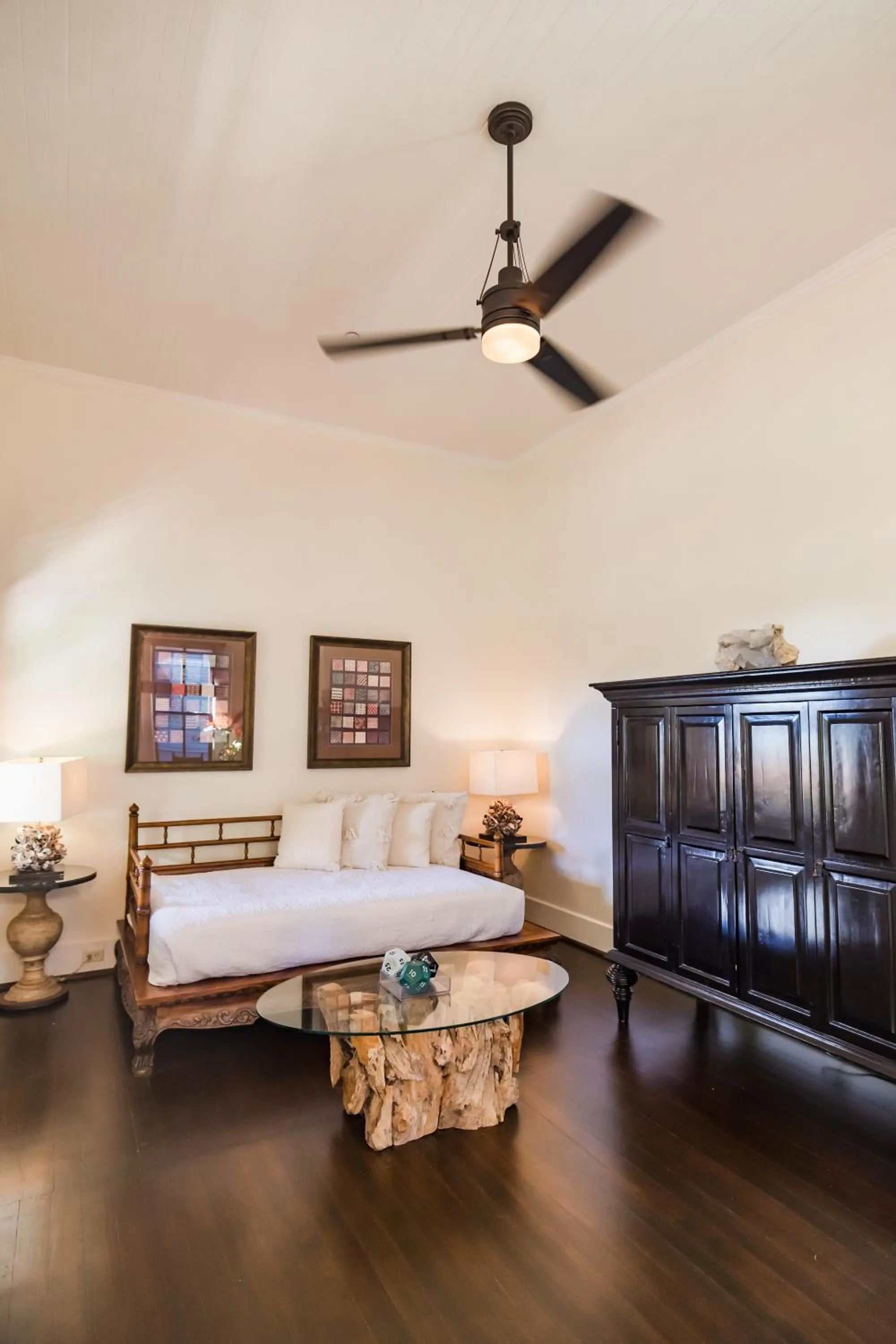 Seating area, Bed in Lumeria Maui, Educational Retreat Center