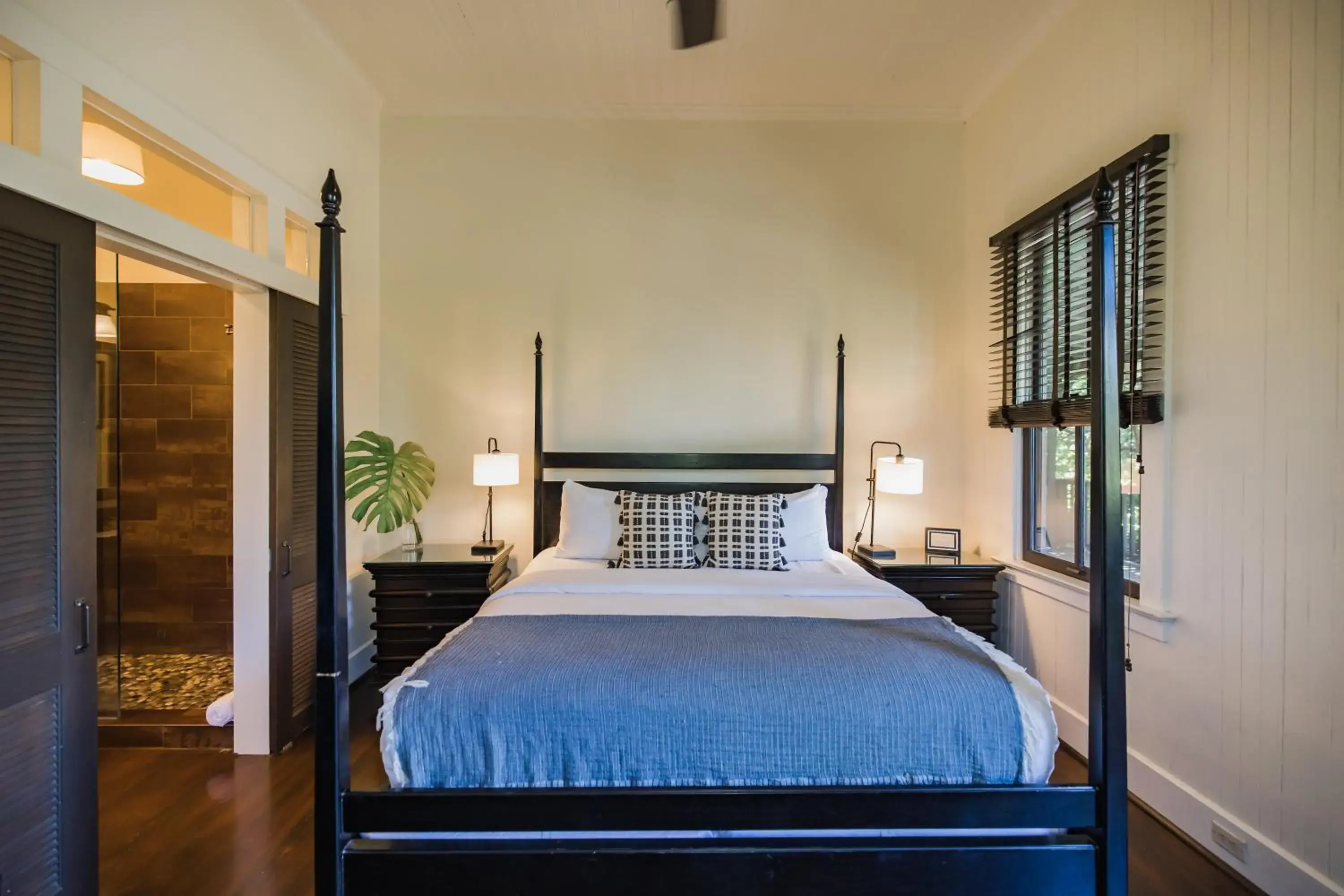 King Room with Courtyard View - single occupancy in Lumeria Maui, Educational Retreat Center King Room with Courtyard View - single occupancy in Lumeria Maui, Educational Retreat Center
