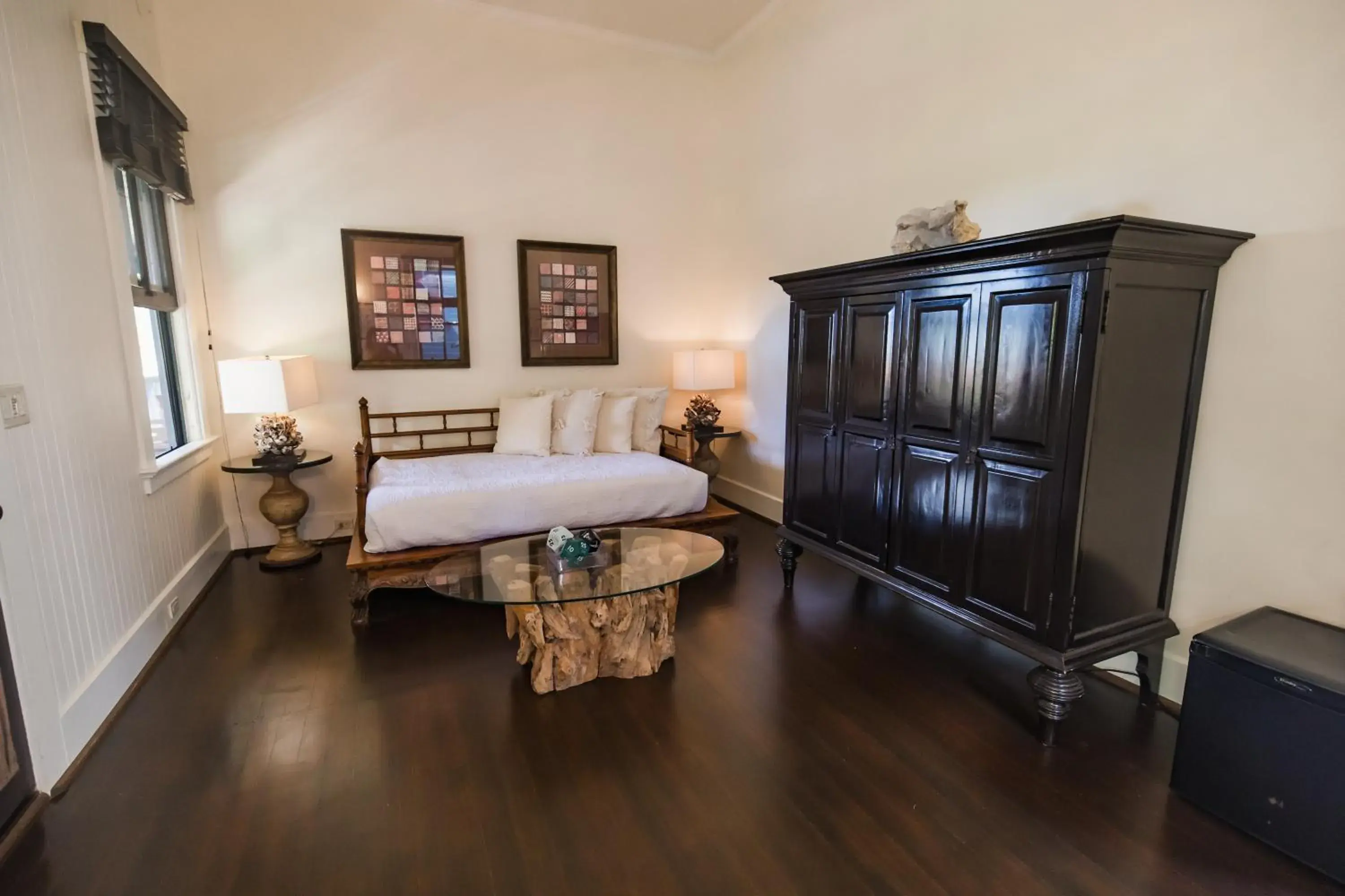 Bed in Lumeria Maui, Educational Retreat Center Bed in Lumeria Maui, Educational Retreat Center