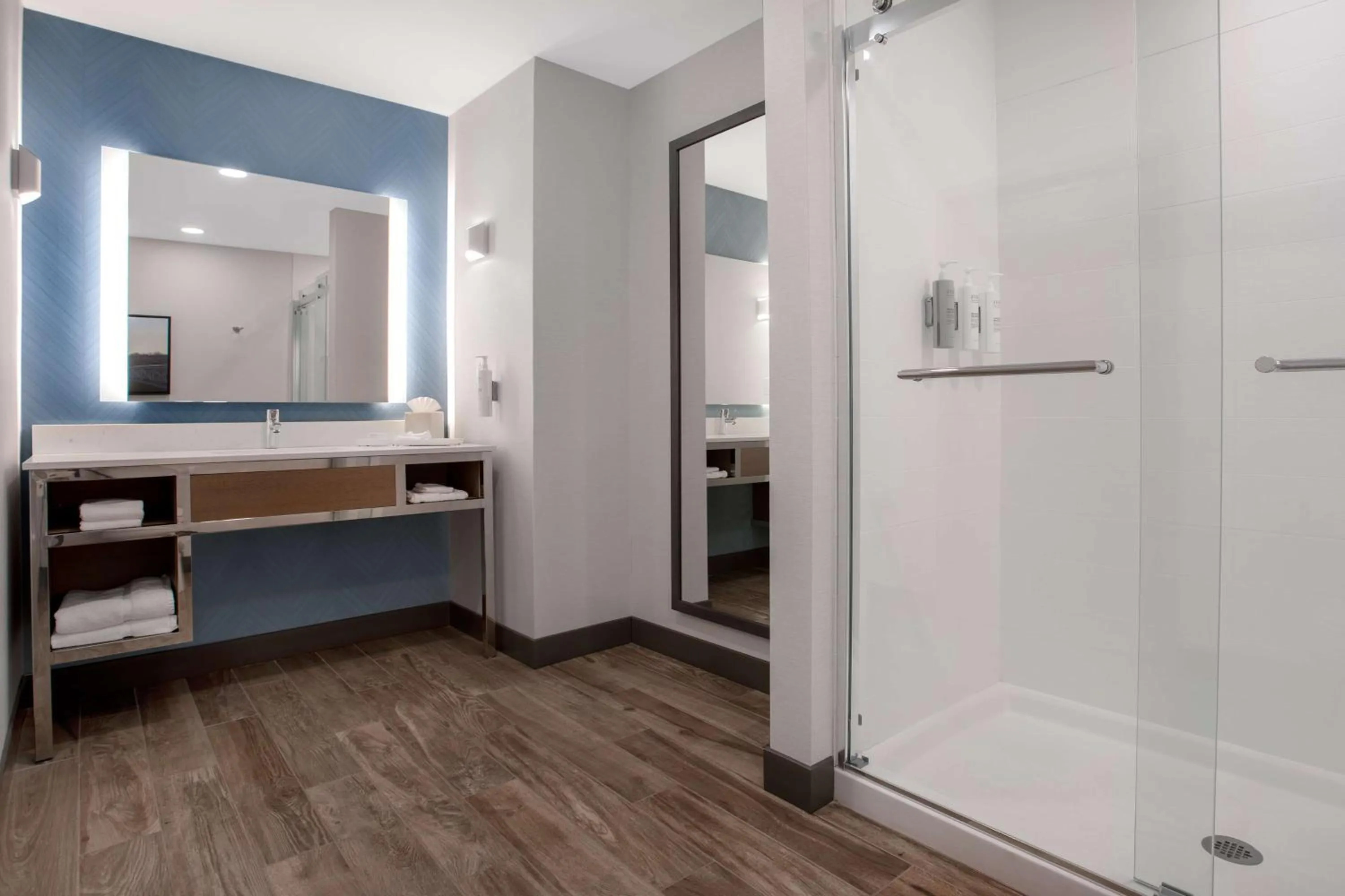 Bathroom in Hilton Garden Inn Omaha West