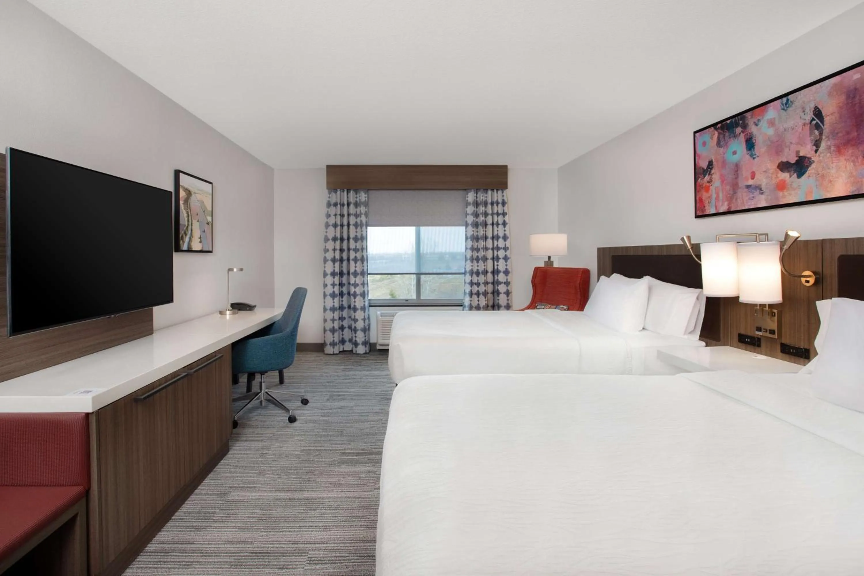 Bed in Hilton Garden Inn Omaha West