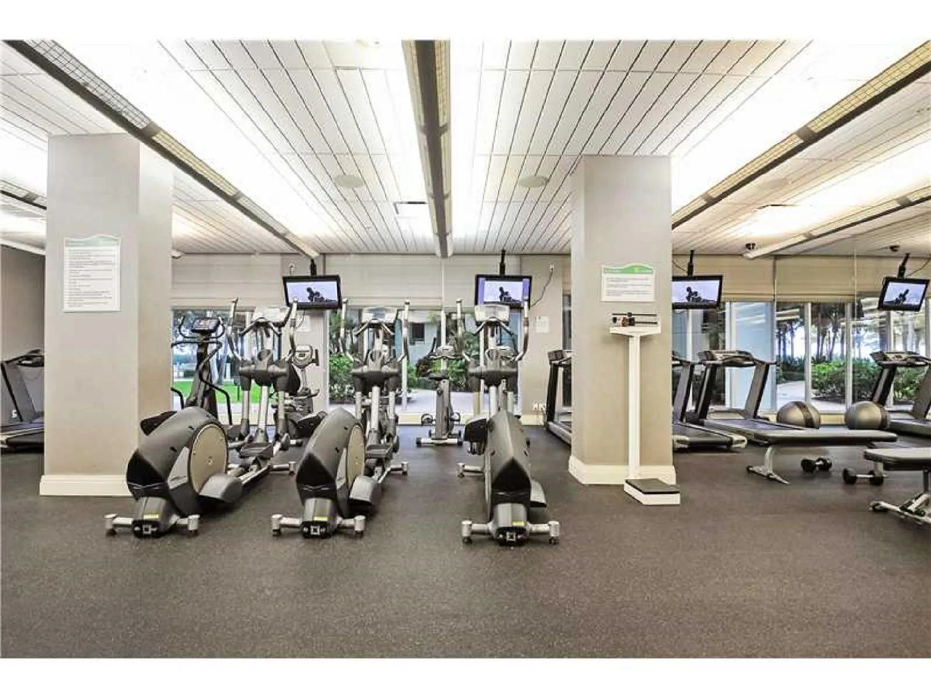 Fitness centre/facilities in Miami Hallandale Condo, Partial Ocean View Direct Beach and Pool Access Miami Hollywood Beach