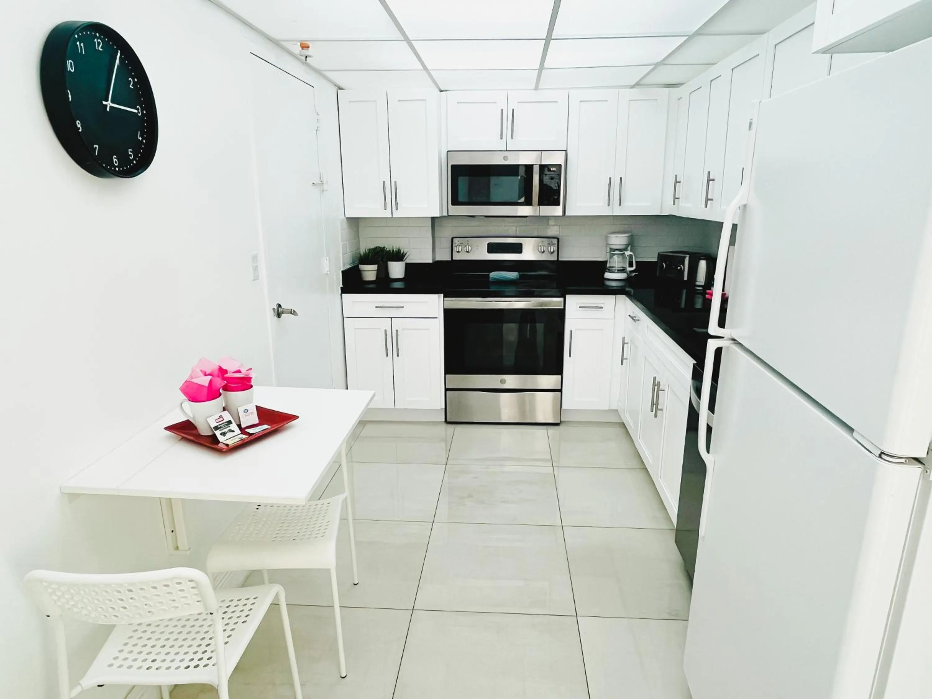 Miami Hallandale Condo, Partial Ocean View Direct Beach and Pool Access Miami Hollywood Beach