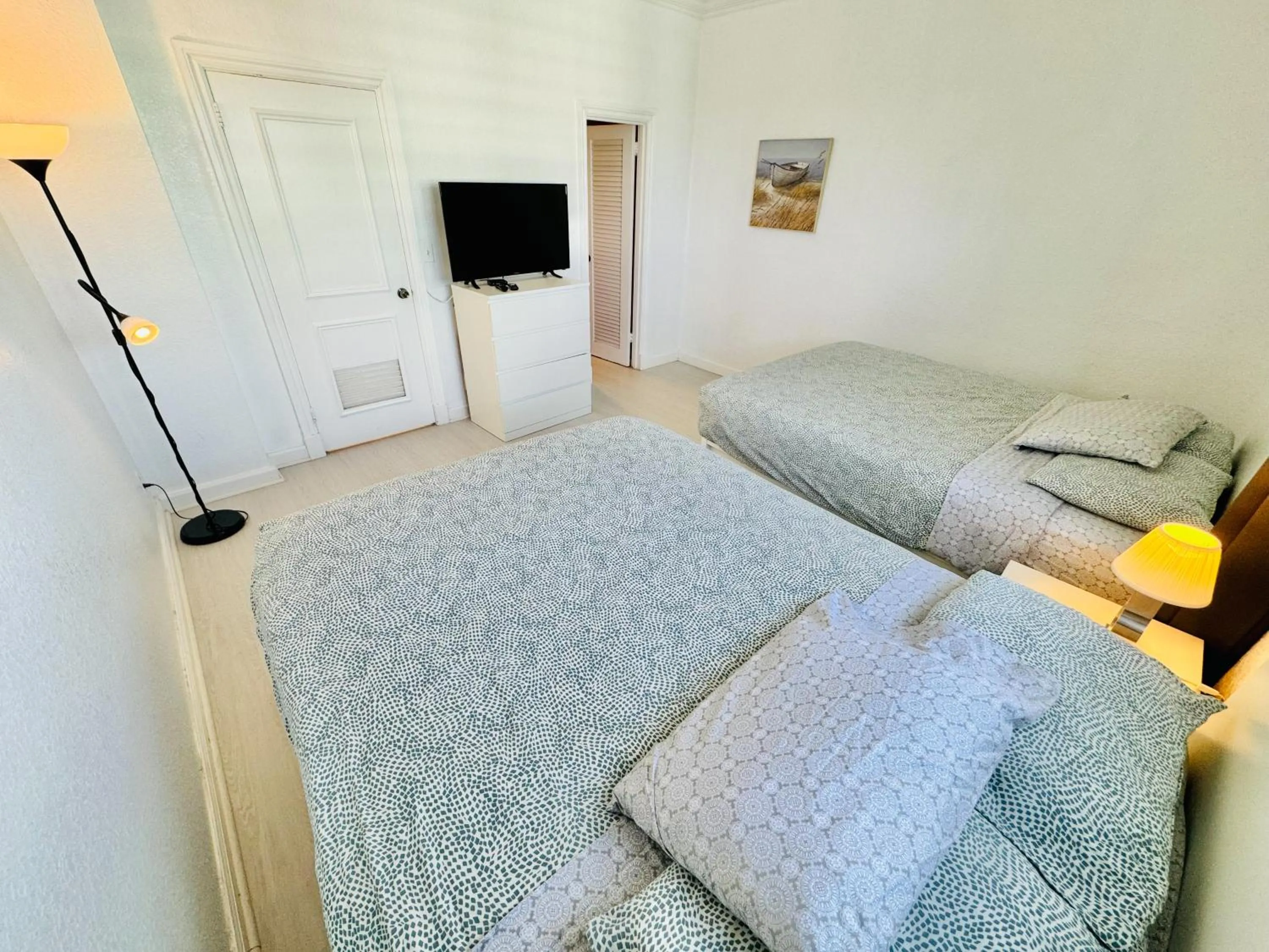 Bed in Miami Hallandale Condo, Partial Ocean View Direct Beach and Pool Access Miami Hollywood Beach