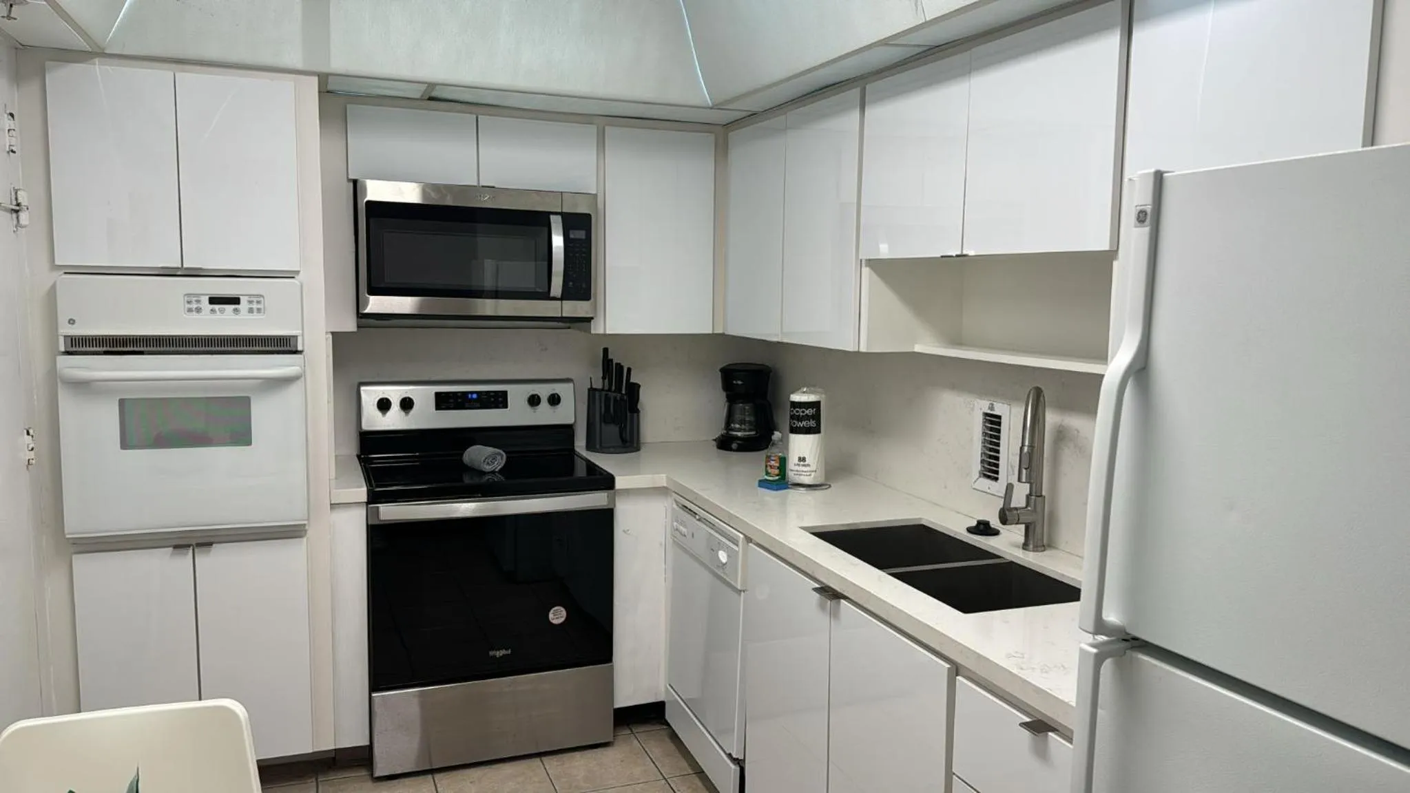 Miami Hallandale Condo, Partial Ocean View Direct Beach and Pool Access Miami Hollywood Beach