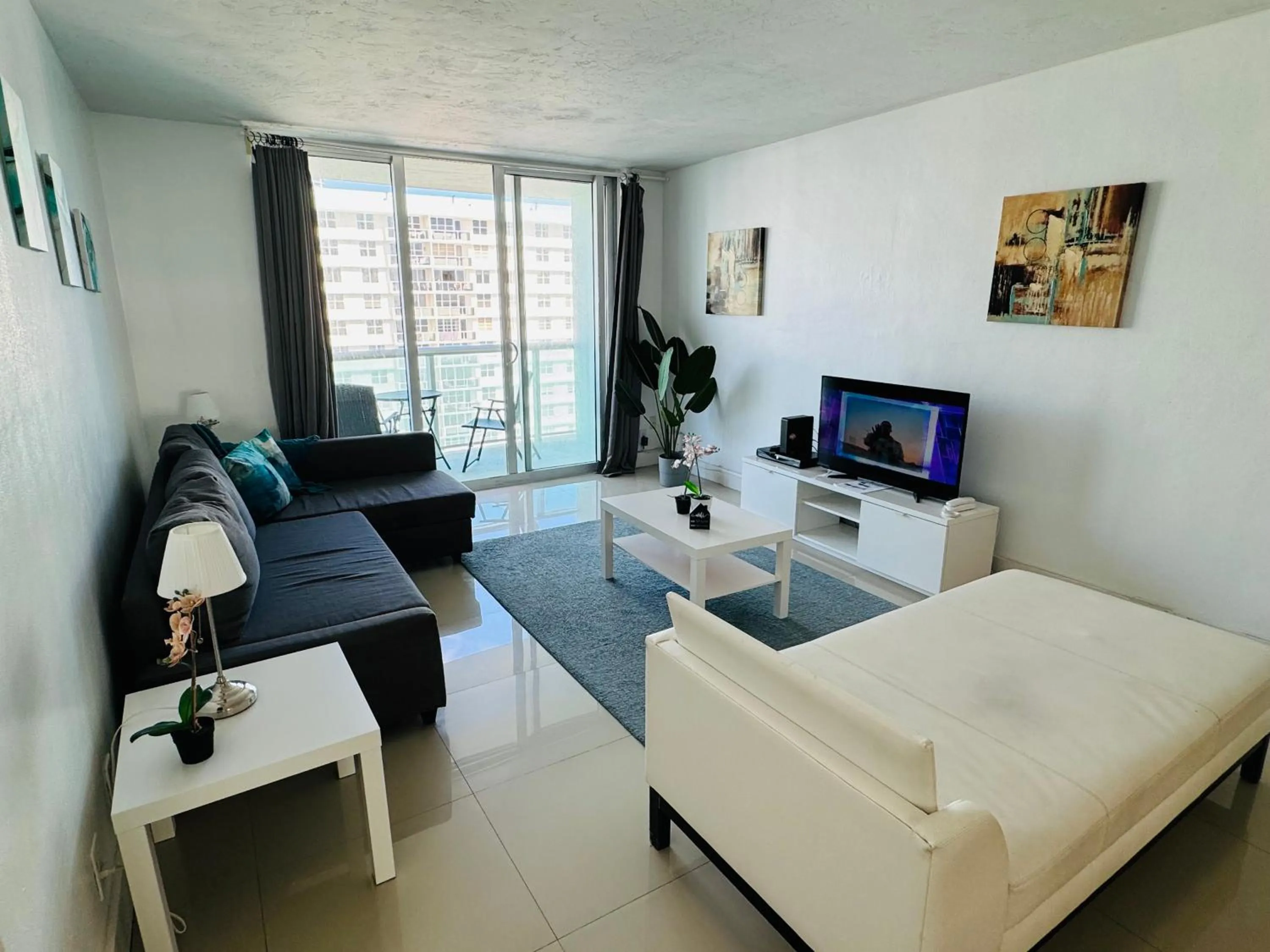 Miami Hallandale Condo, Partial Ocean View Direct Beach and Pool Access Miami Hollywood Beach
