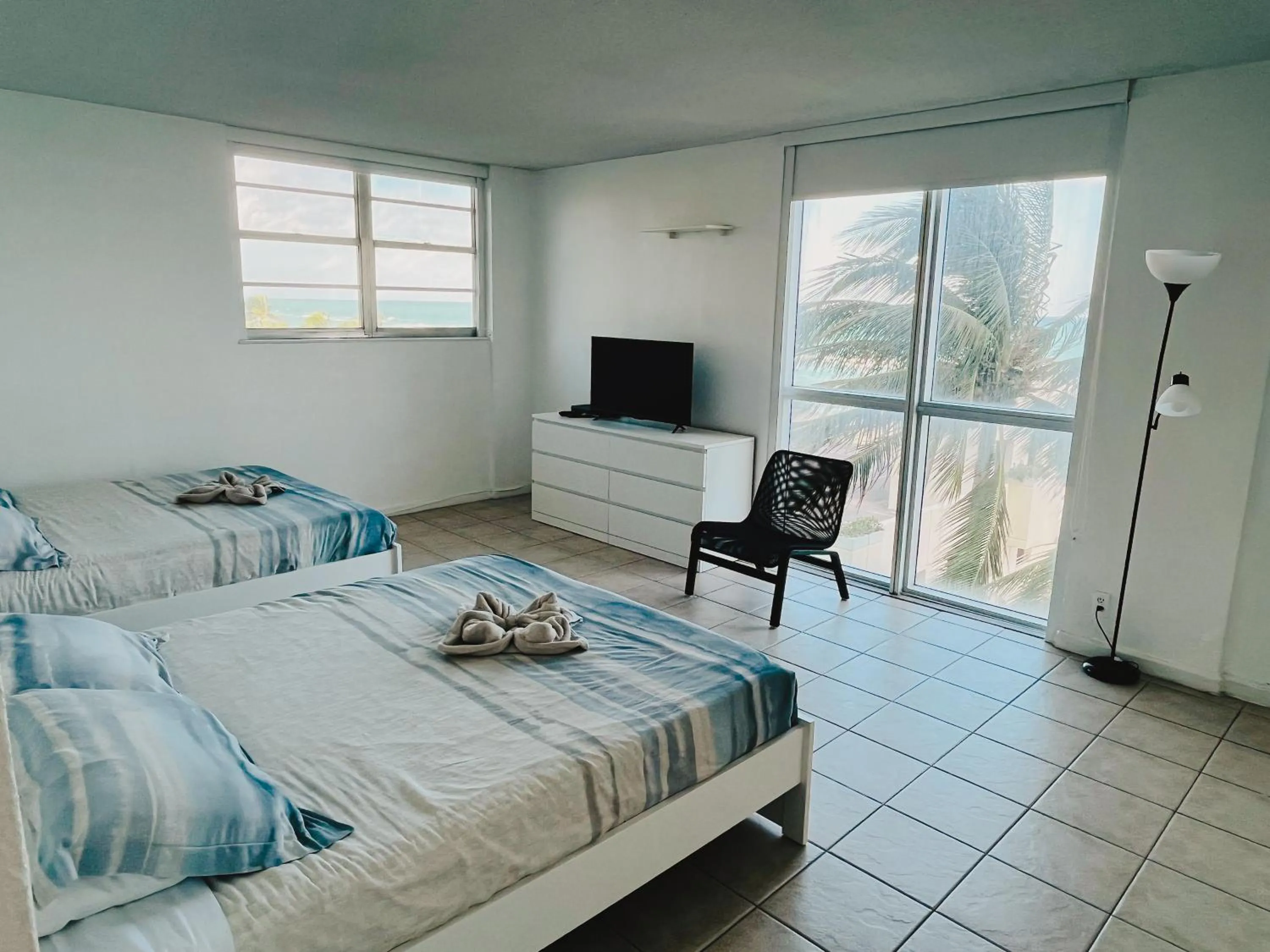 Bed in Miami Hallandale Condo, Partial Ocean View Direct Beach and Pool Access Miami Hollywood Beach