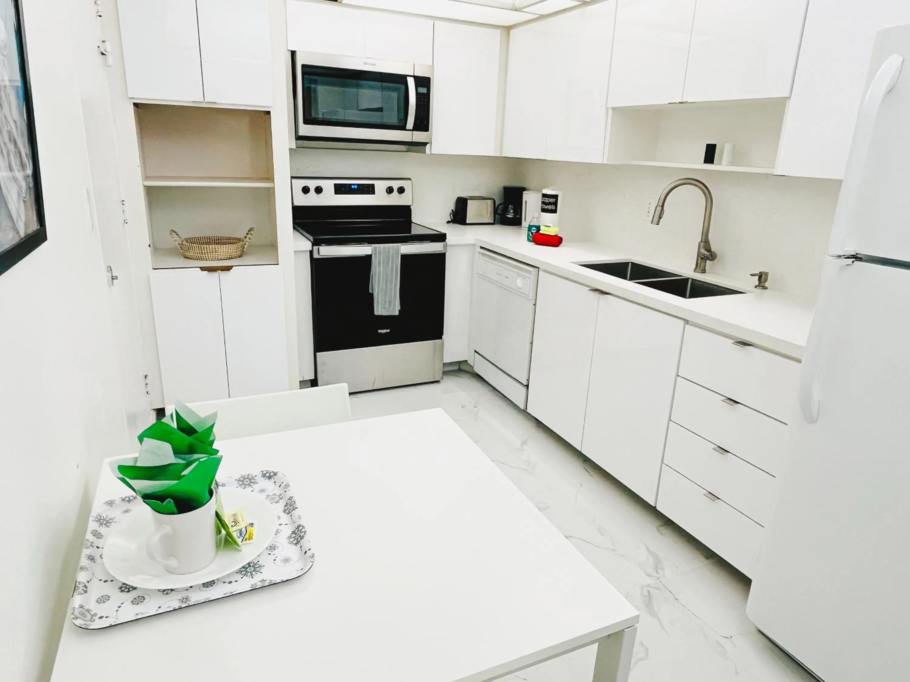 Miami Hallandale Condo, Partial Ocean View Direct Beach and Pool Access Miami Hollywood Beach