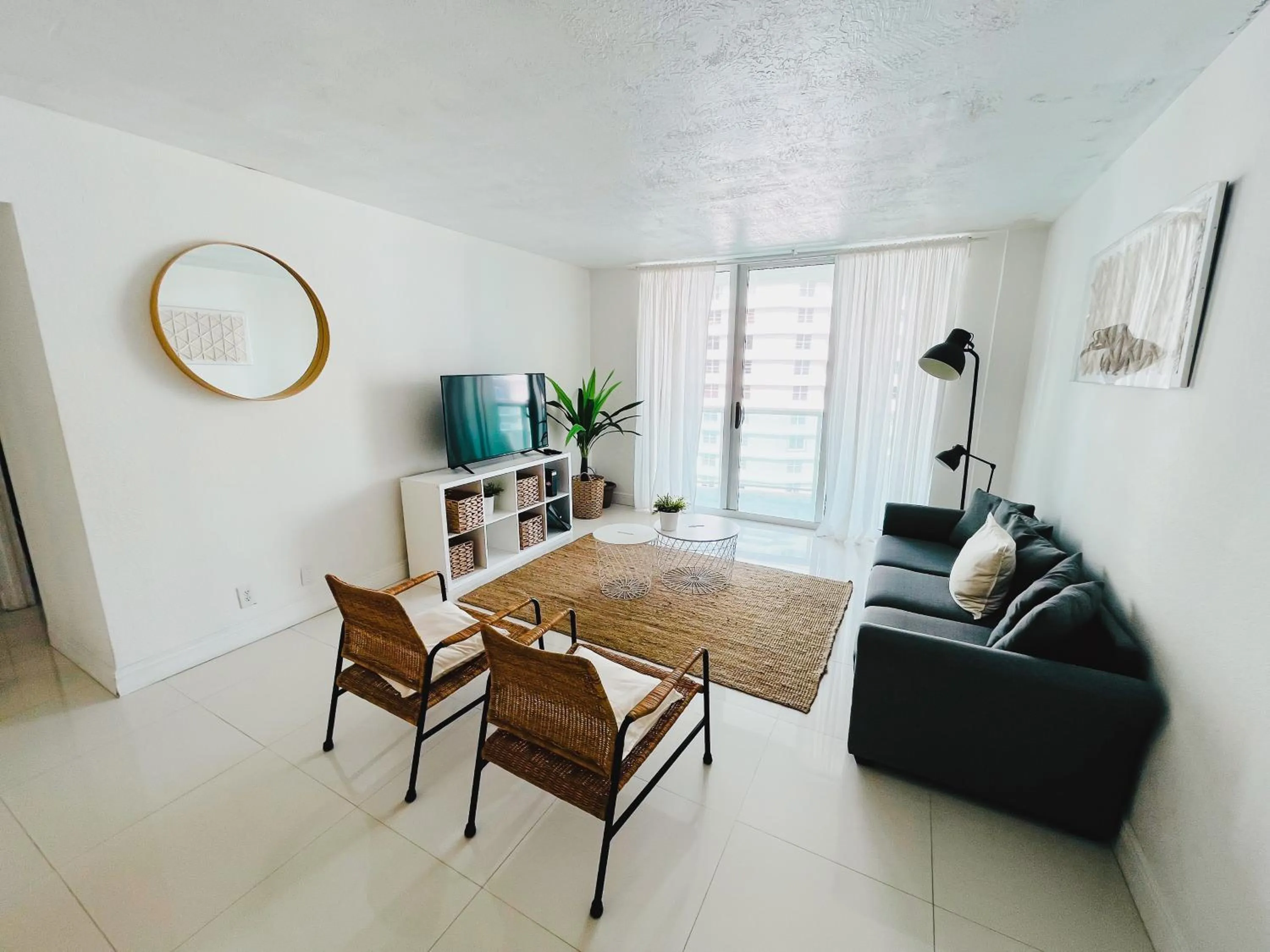Miami Hallandale Condo, Partial Ocean View Direct Beach and Pool Access Miami Hollywood Beach