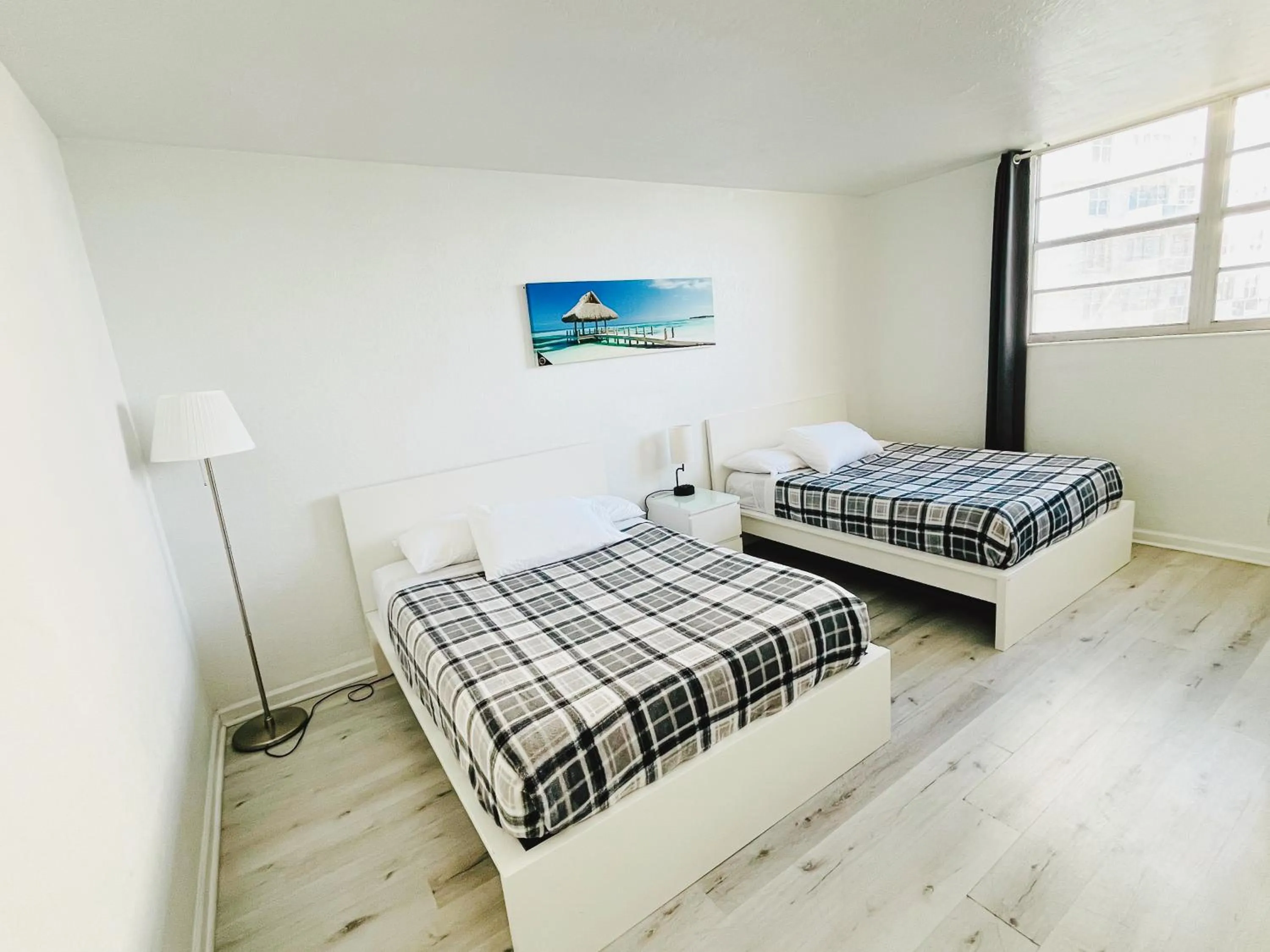 Bed in Miami Hallandale Condo, Partial Ocean View Direct Beach and Pool Access Miami Hollywood Beach