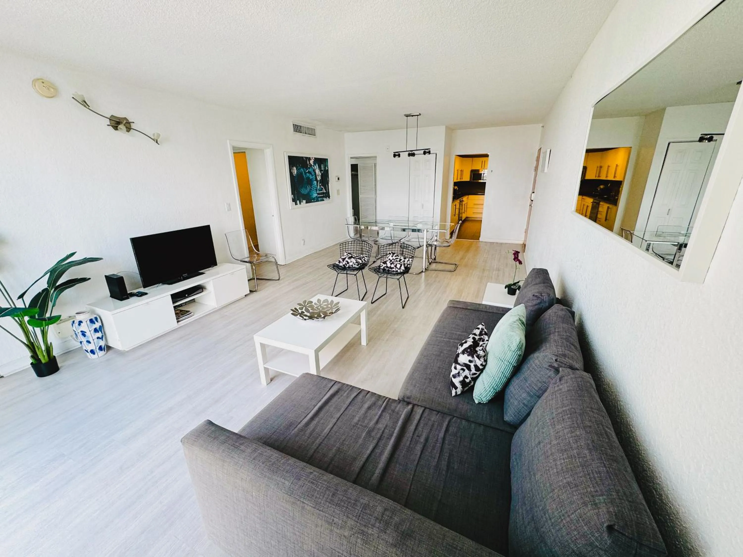 Miami Hallandale Condo, Partial Ocean View Direct Beach and Pool Access Miami Hollywood Beach