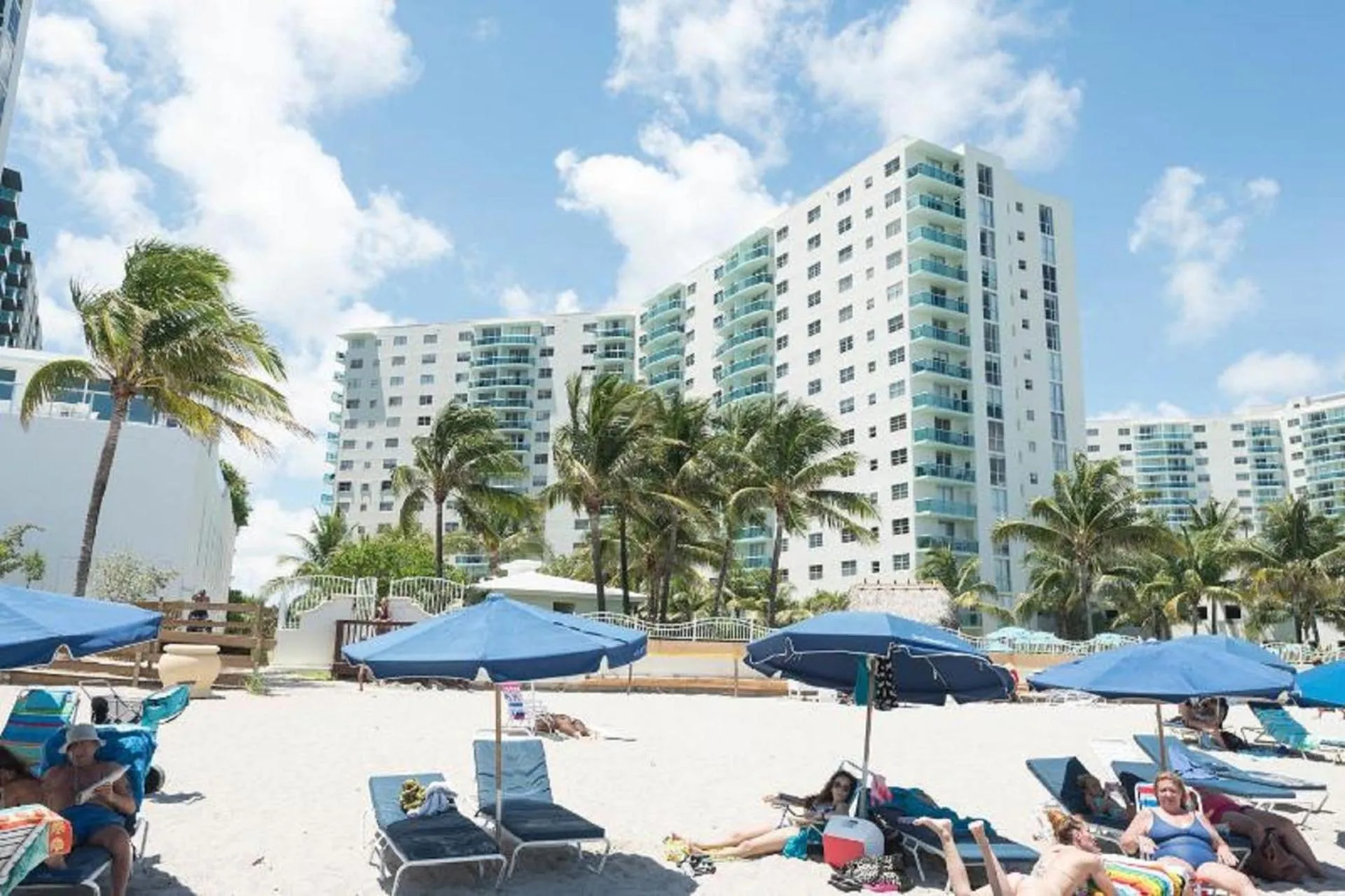 Property building in Miami Hallandale Condo, Partial Ocean View Direct Beach and Pool Access Miami Hollywood Beach