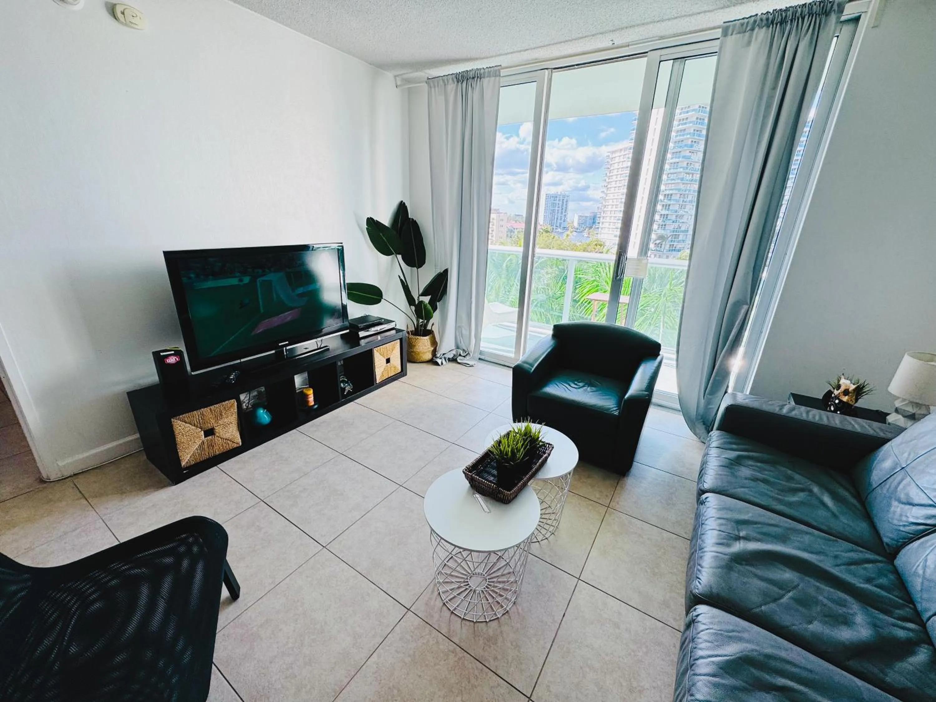 Miami Hallandale Condo, Partial Ocean View Direct Beach and Pool Access Miami Hollywood Beach