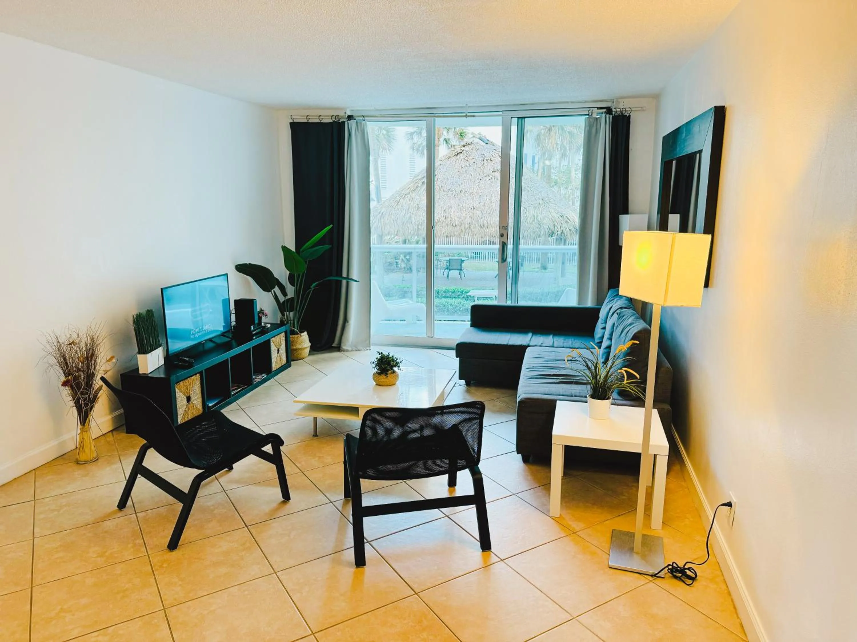 Miami Hallandale Condo, Partial Ocean View Direct Beach and Pool Access Miami Hollywood Beach