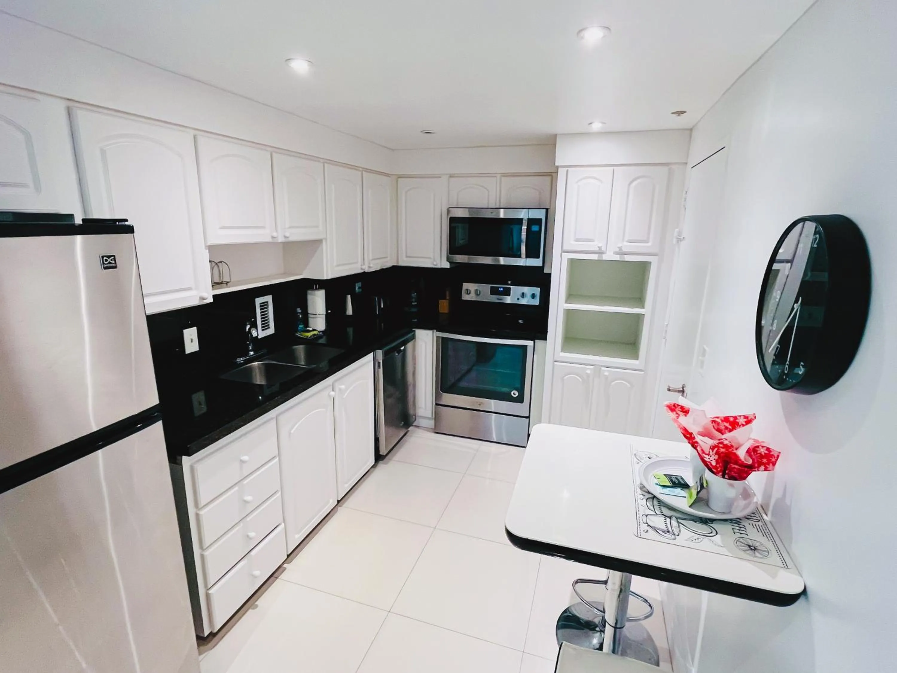 Miami Hallandale Condo, Partial Ocean View Direct Beach and Pool Access Miami Hollywood Beach