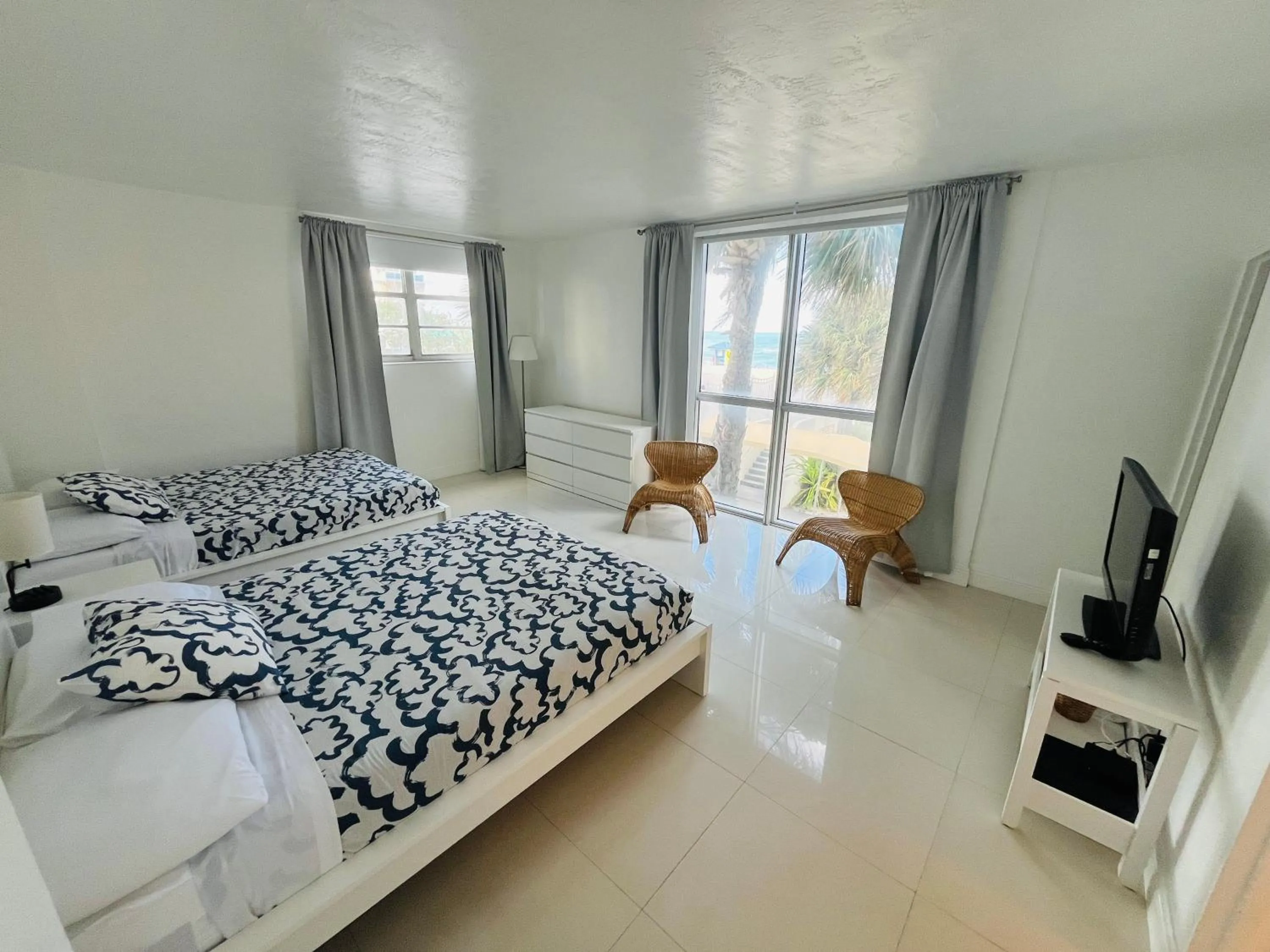 Bed in Miami Hallandale Condo, Partial Ocean View Direct Beach and Pool Access Miami Hollywood Beach