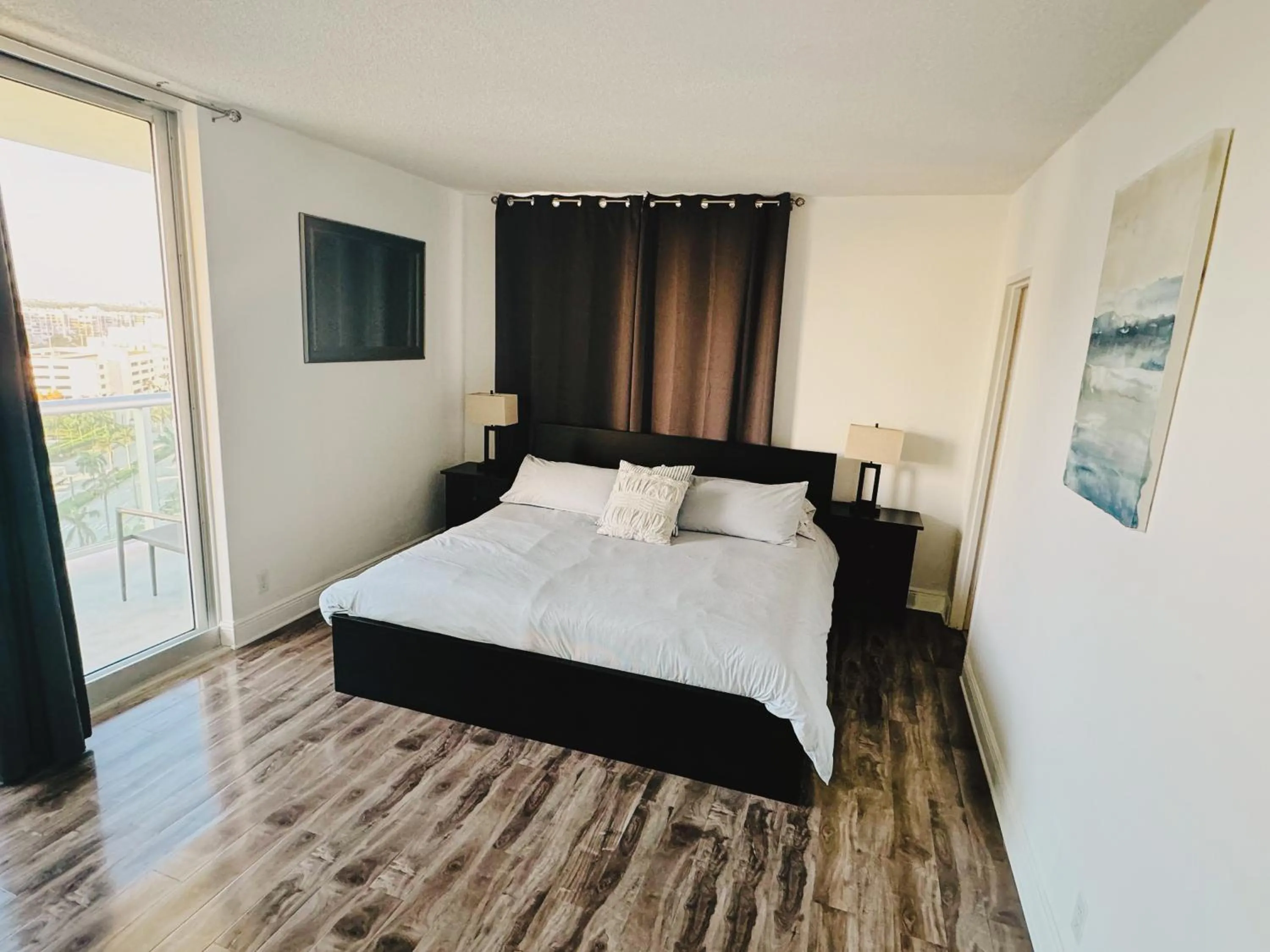 Bed in Miami Hallandale Condo, Partial Ocean View Direct Beach and Pool Access Miami Hollywood Beach