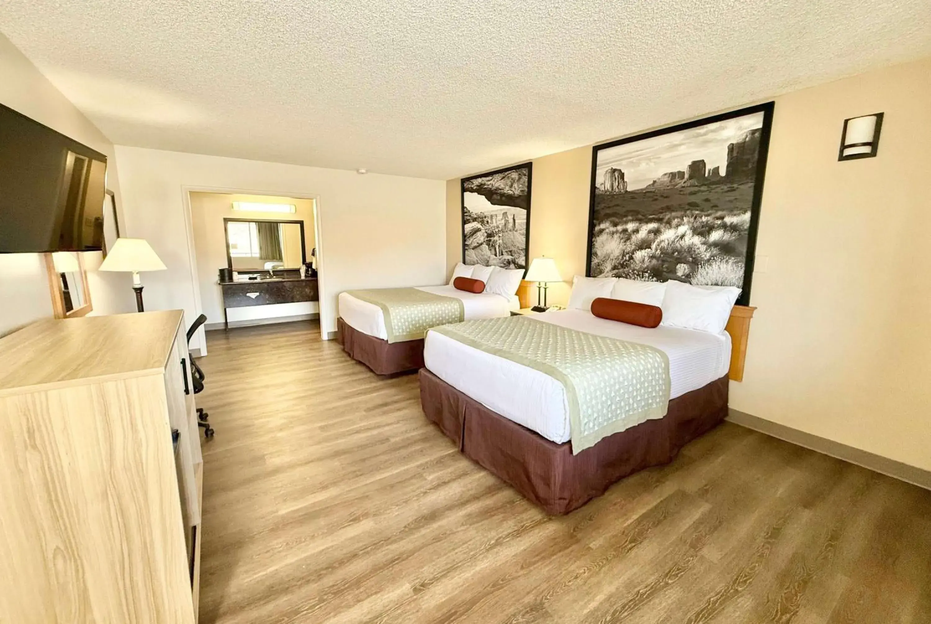Queen Room with Two Queen Beds - Non-Smoking in Super 8 by Wyndham Salina/Scenic Hills Area Queen Room with Two Queen Beds - Non-Smoking in Super 8 by Wyndham Salina/Scenic Hills Area