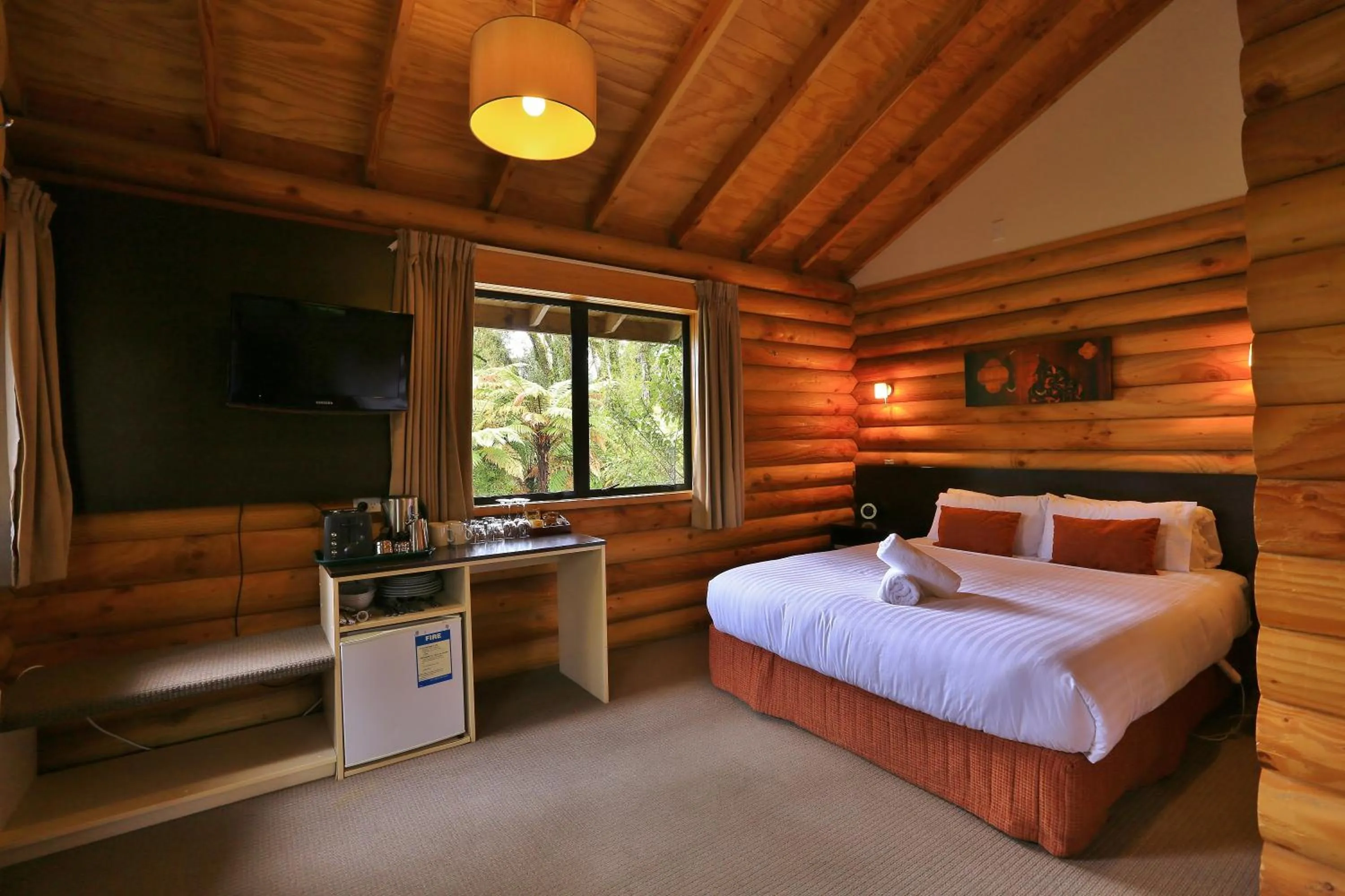 Day, Bed in Rainforest Retreat