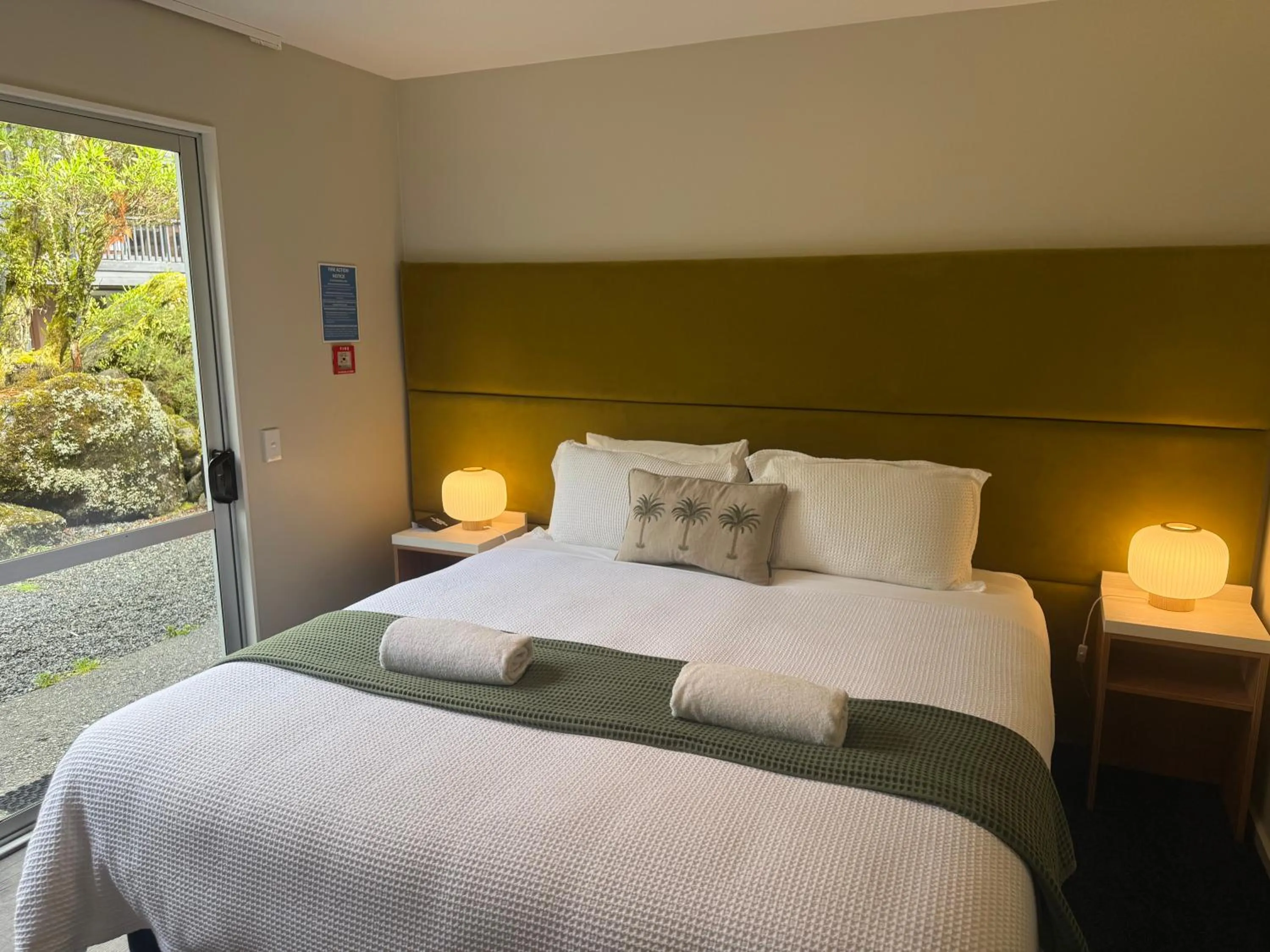 Bed in Rainforest Retreat