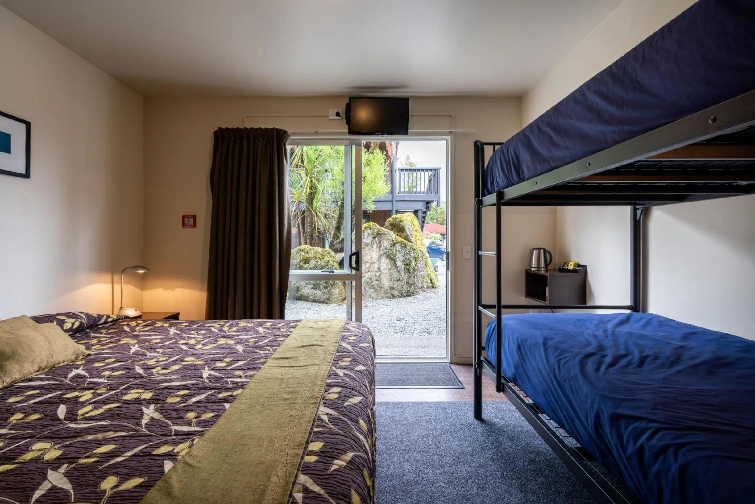 Bed in Rainforest Retreat