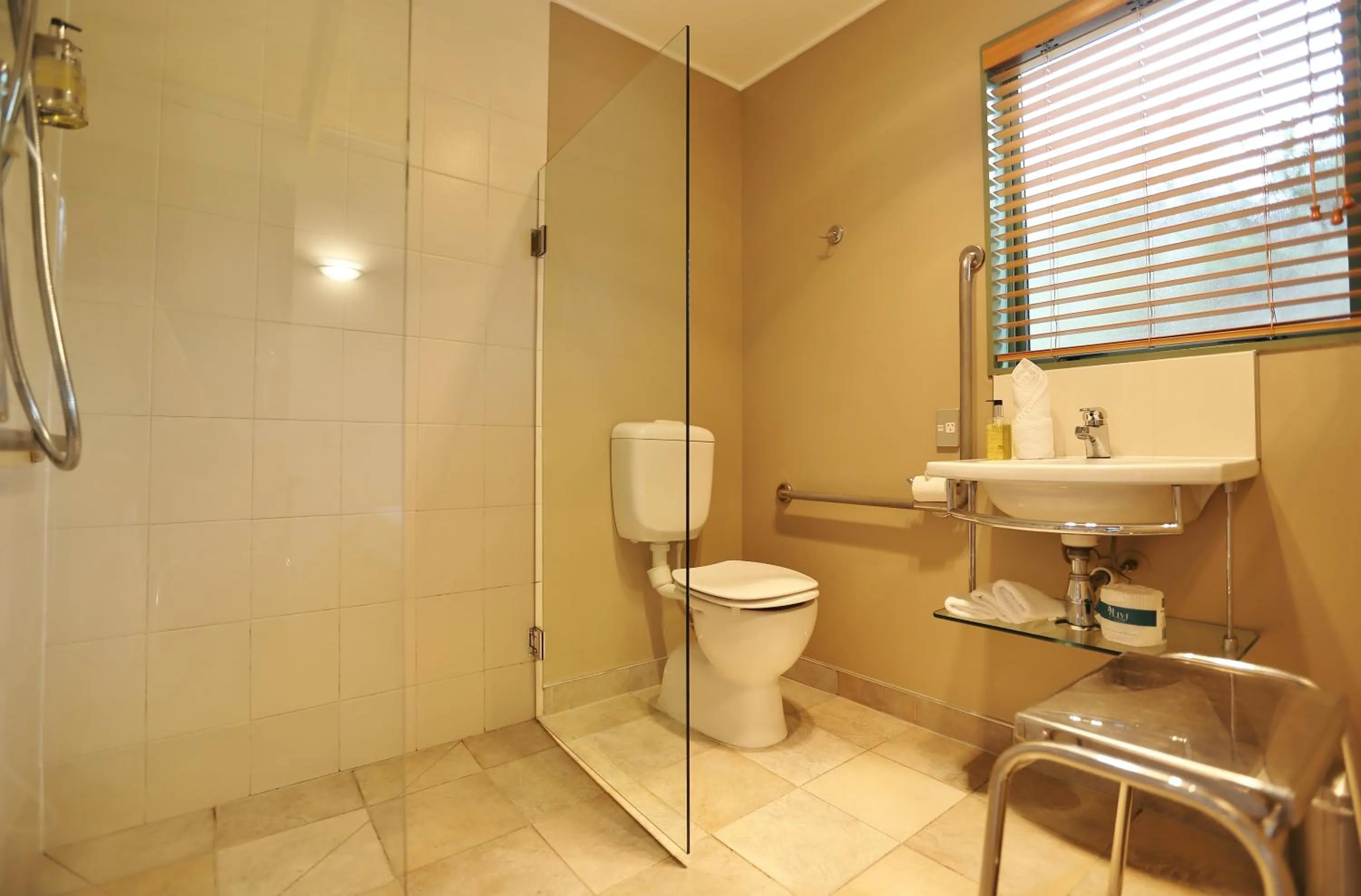 Shower in Rainforest Retreat