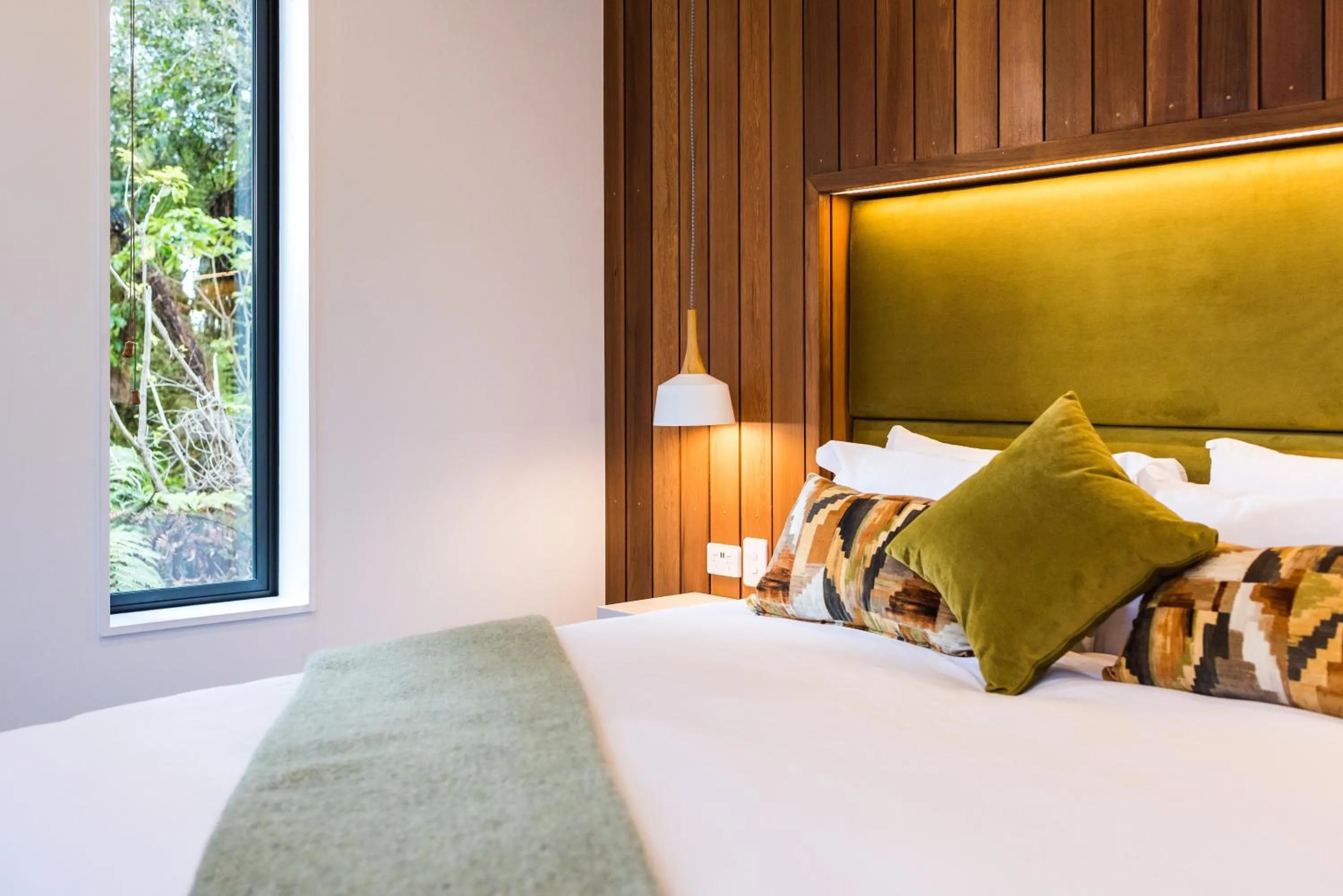 Bed in Rainforest Retreat