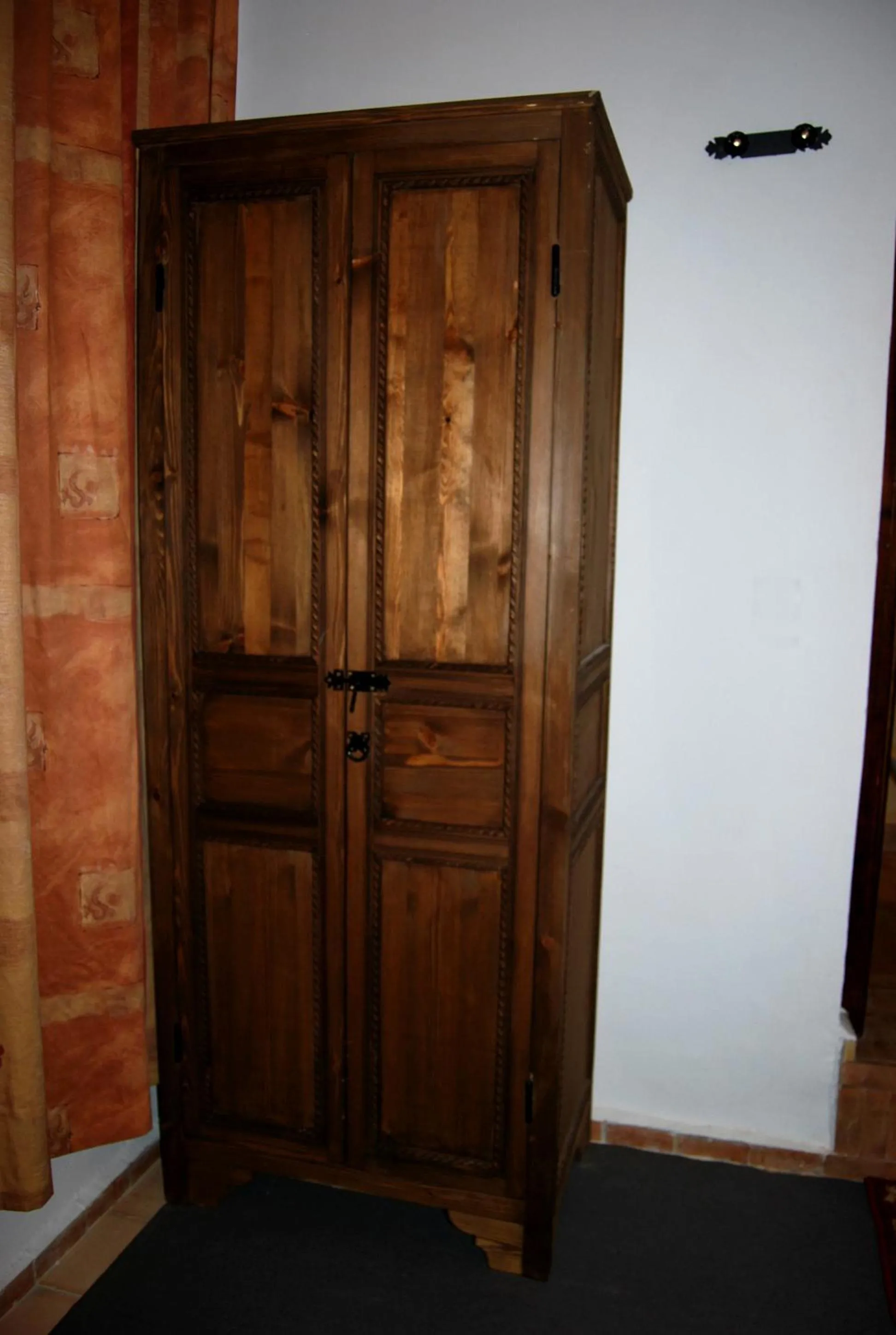 wardrobe in Ryad Bianco