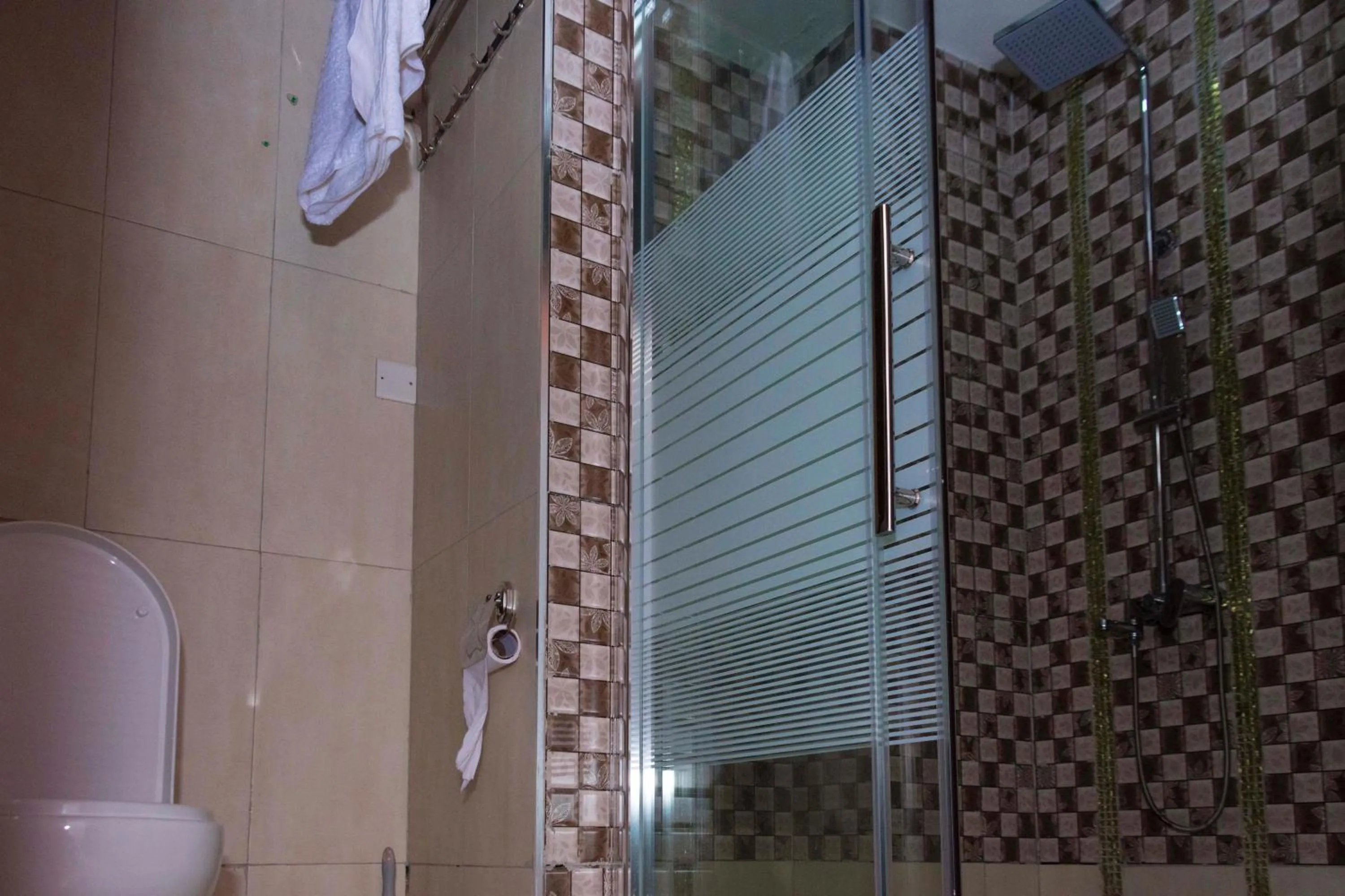 Shower in Freedom City Hotel Najjanankumbi Kamapala