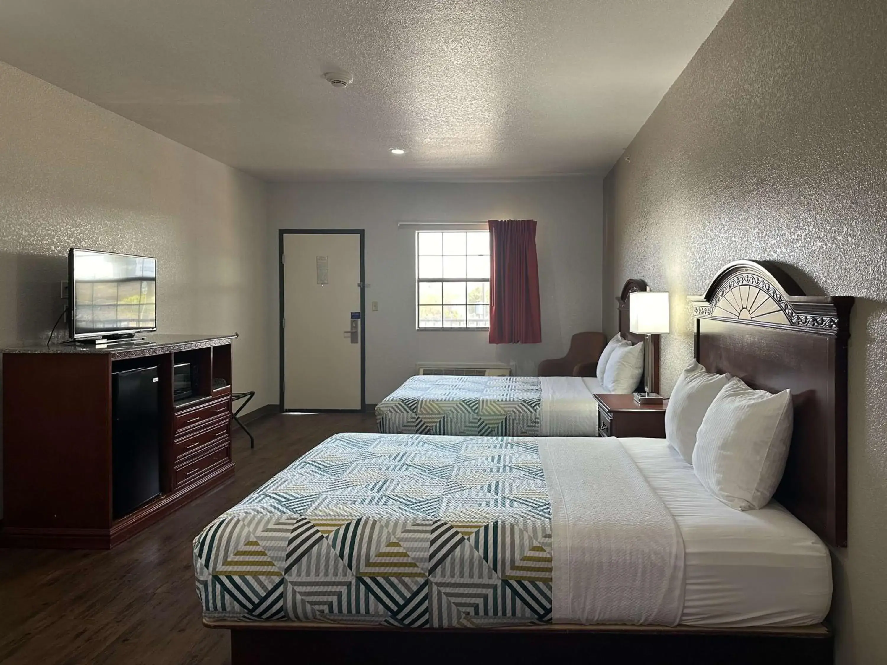 Bedroom, Bed in Motel 6-Atoka, OK Bedroom, Bed in Motel 6-Atoka, OK