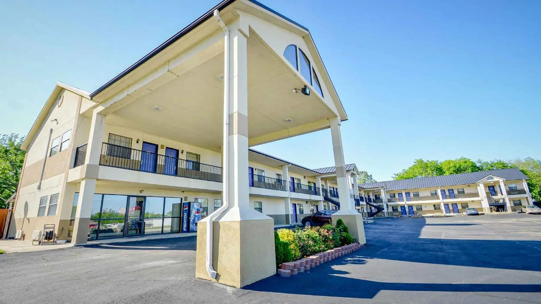 Property building in Motel 6-Atoka, OK Property building in Motel 6-Atoka, OK