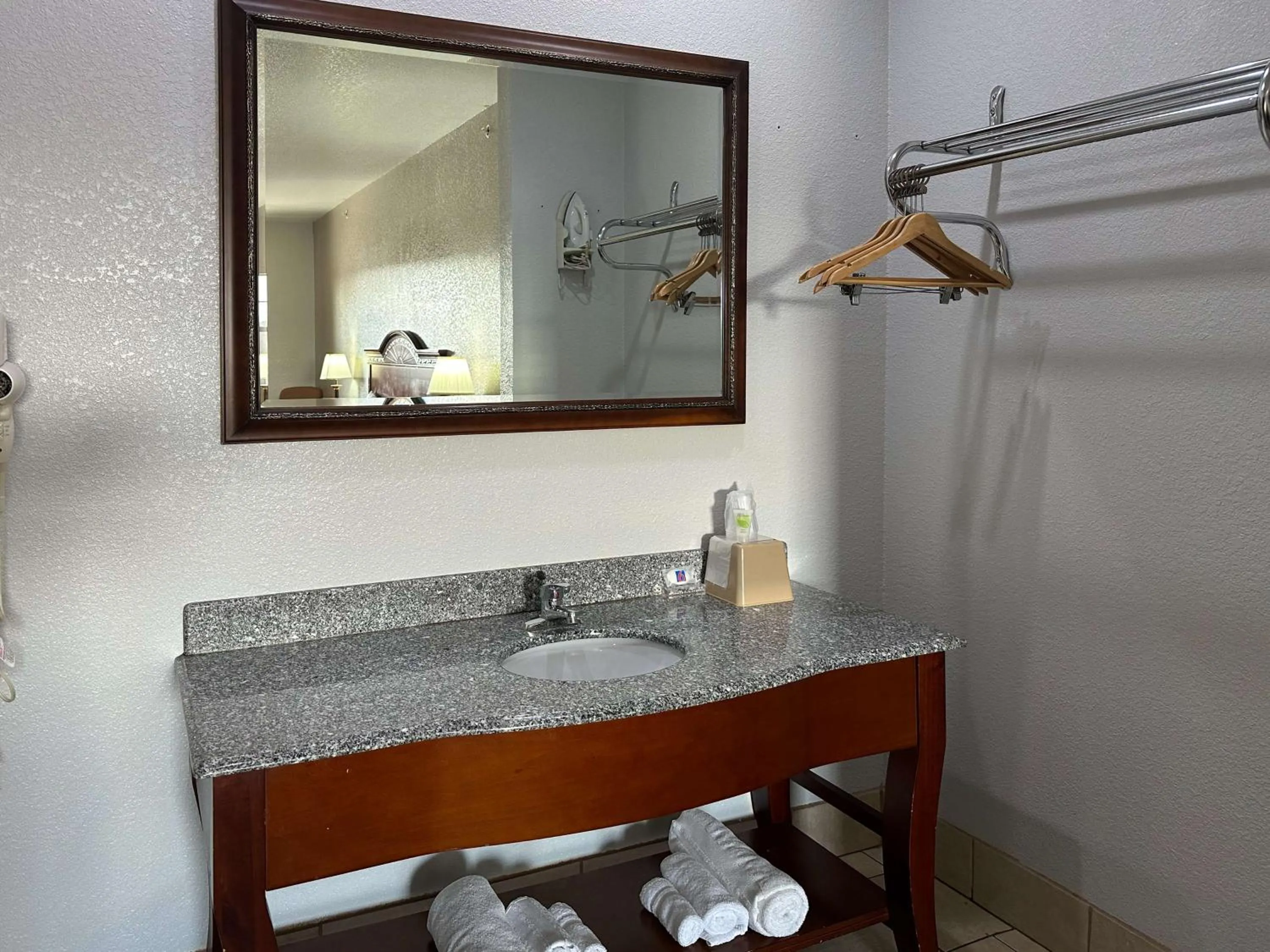 Bedroom in Motel 6-Atoka, OK