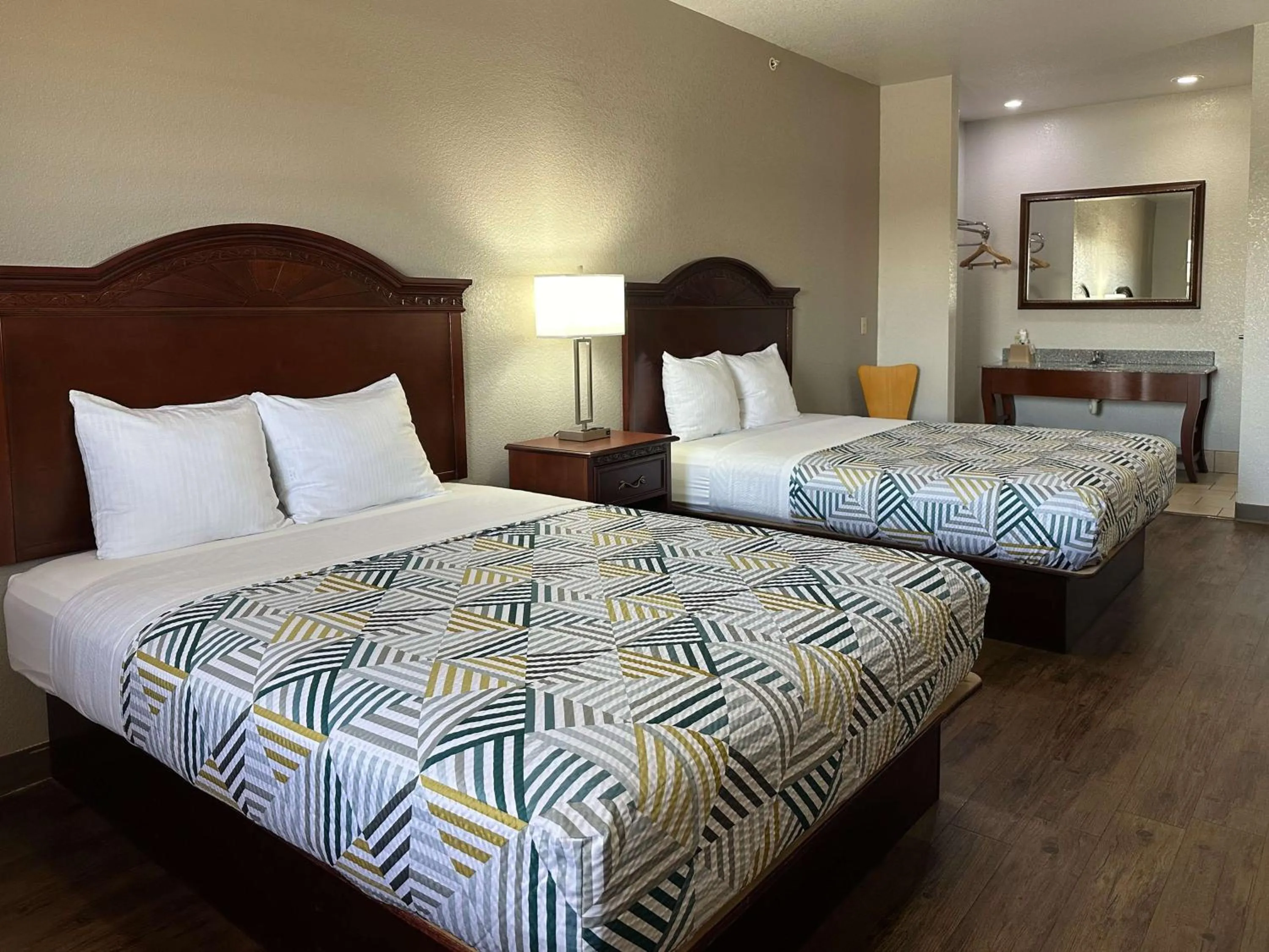 Bedroom, Bed in Motel 6-Atoka, OK