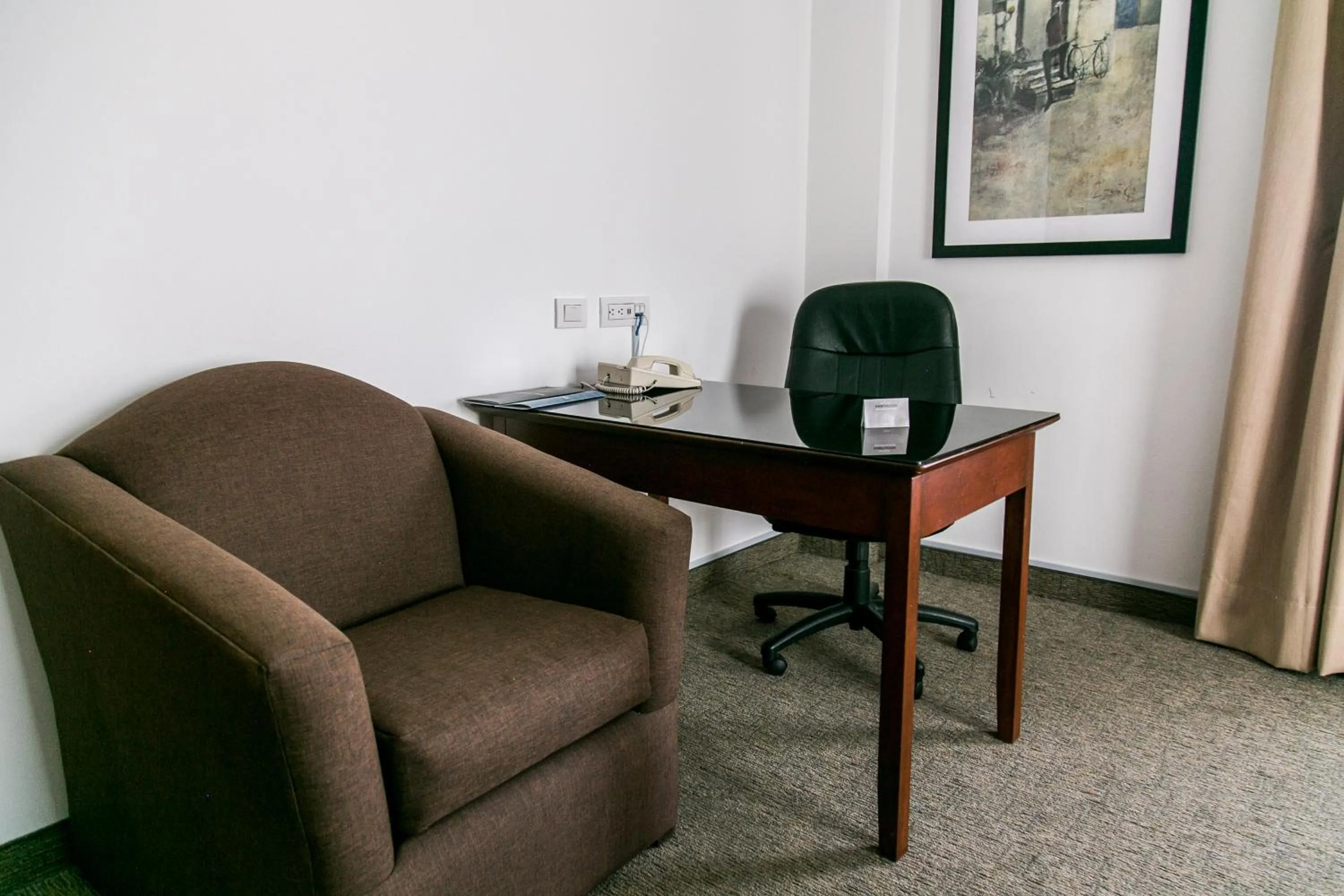 Seating area in Radisson Poliforum Plaza Hotel Leon