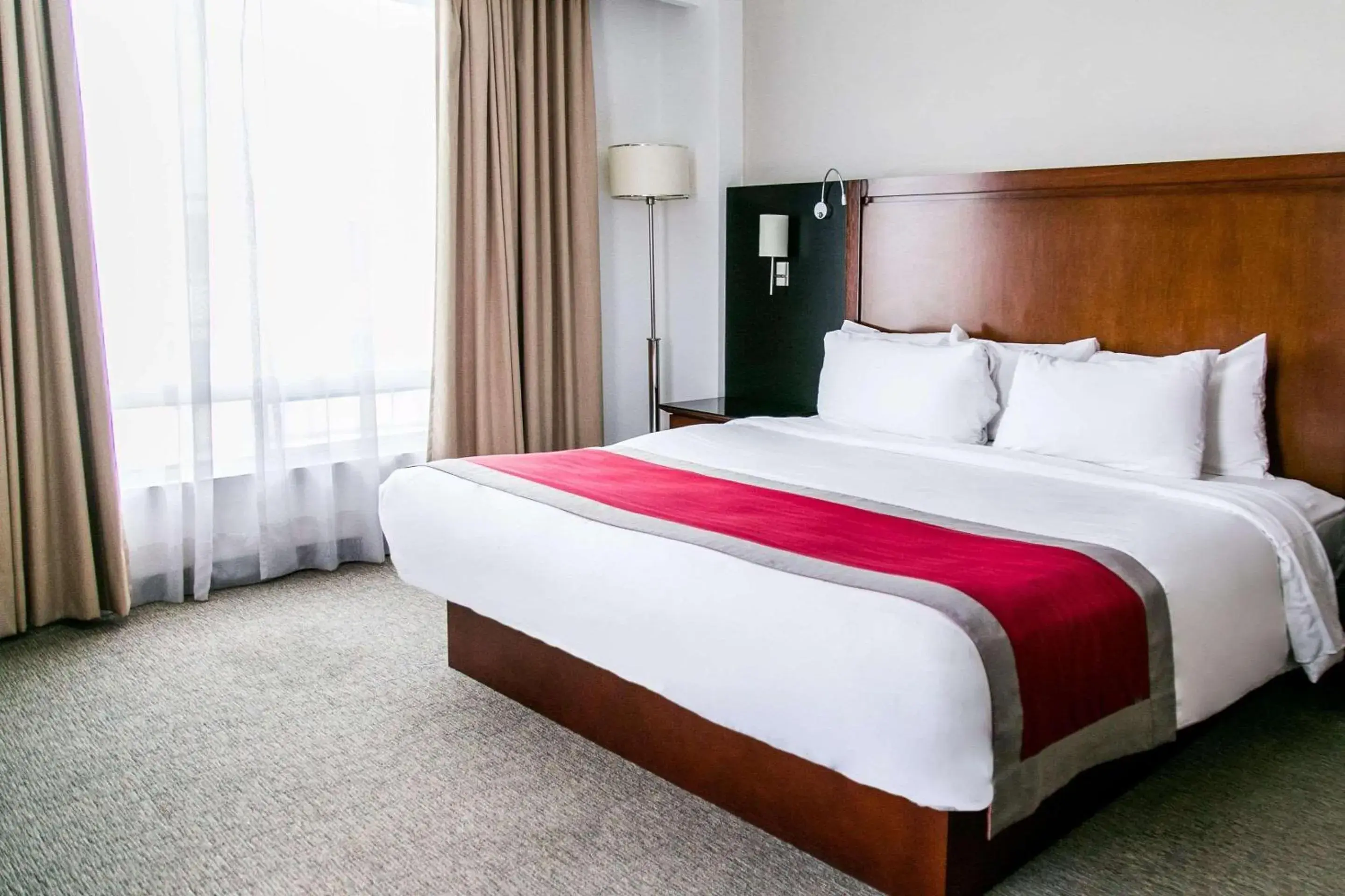 Bedroom, Bed in Radisson Poliforum Plaza Hotel Leon Bedroom, Bed in Radisson Poliforum Plaza Hotel Leon