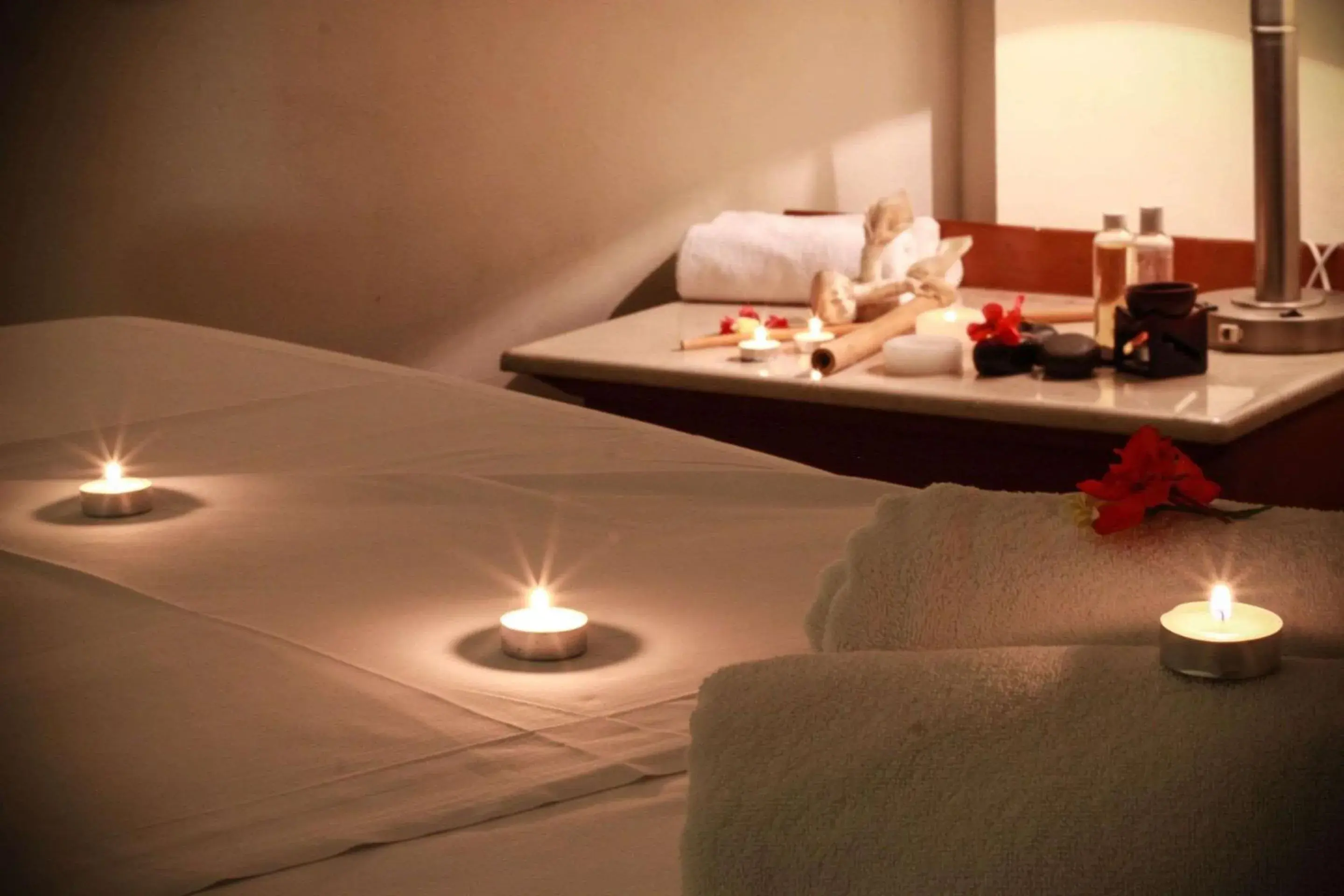 Spa and wellness centre/facilities, Bed in Radisson Poliforum Plaza Hotel Leon Spa and wellness centre/facilities, Bed in Radisson Poliforum Plaza Hotel Leon