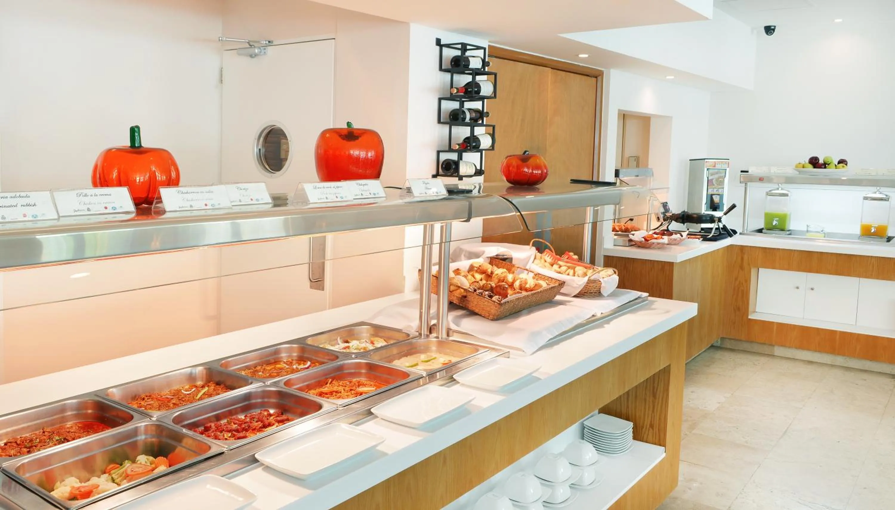 Restaurant/places to eat in Radisson Poliforum Plaza Hotel Leon